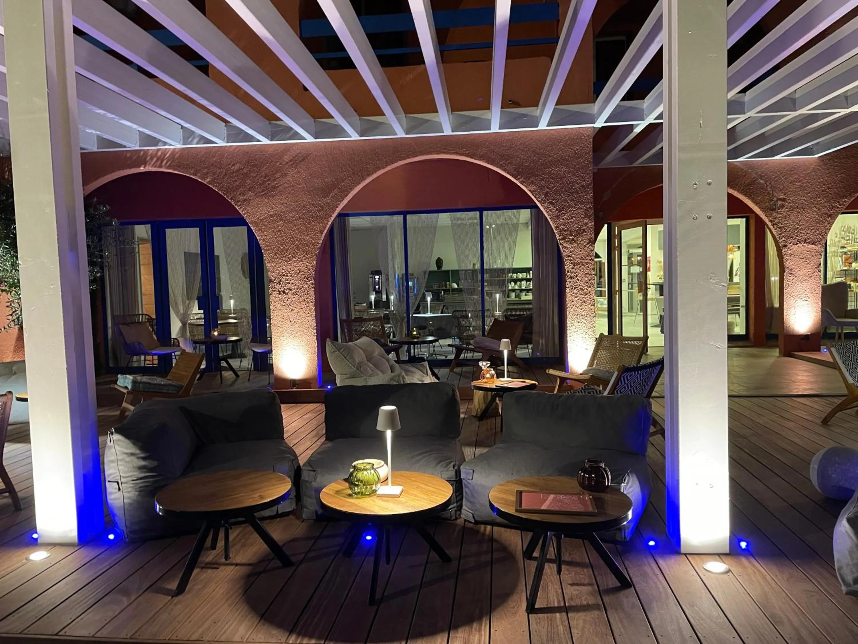 Patio in Cit'Hotel des 2 Golfs