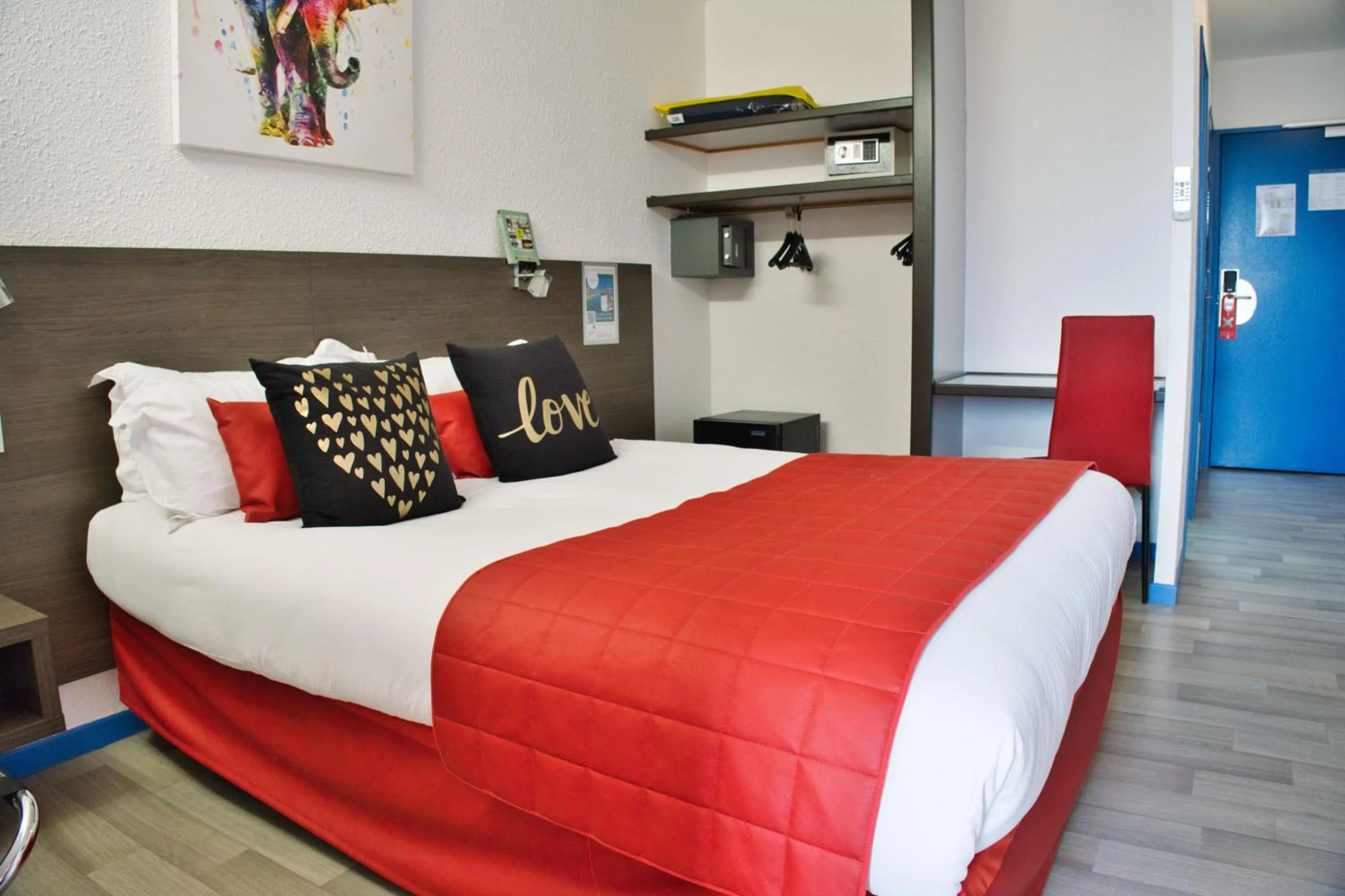 Photo of the whole room, Bed in Cit'Hotel des 2 Golfs