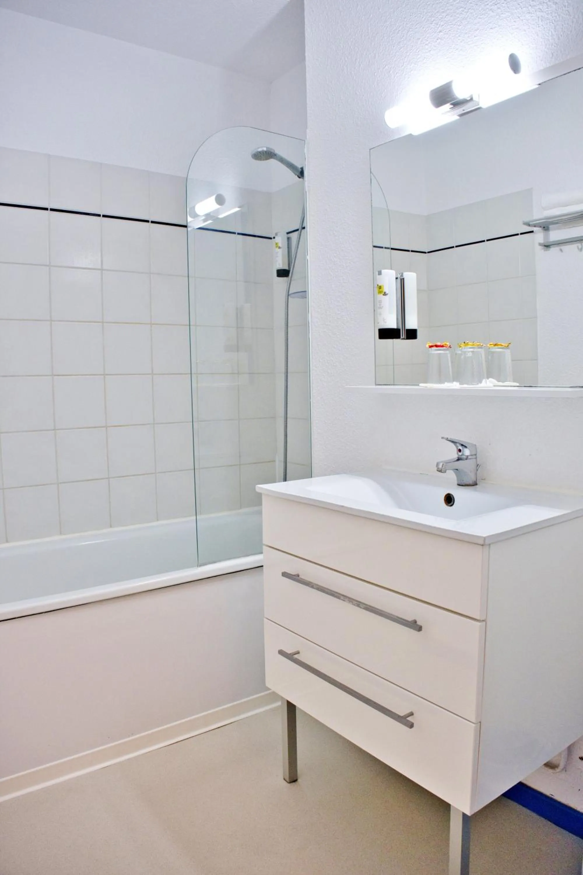 Bathroom in Cit'Hotel des 2 Golfs