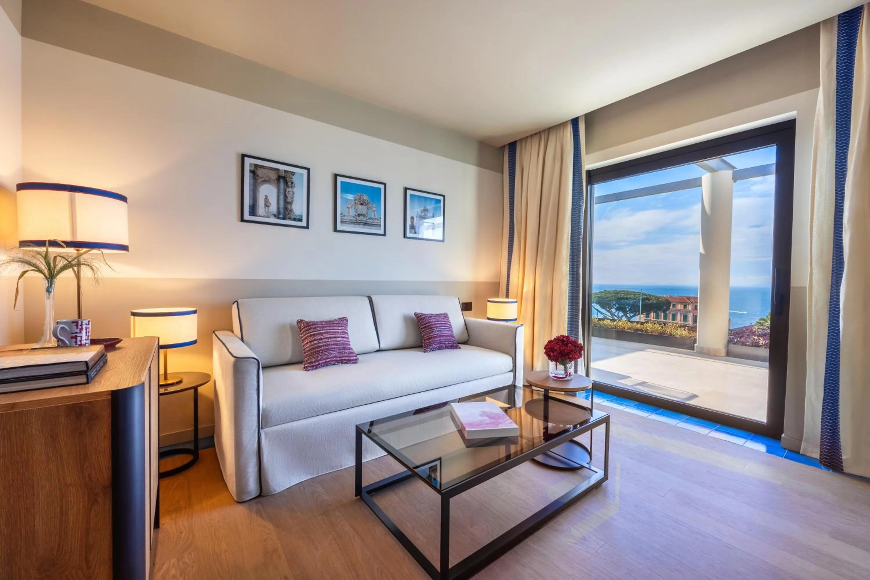 Living room, Bed in Ara Maris Hotel & Spa