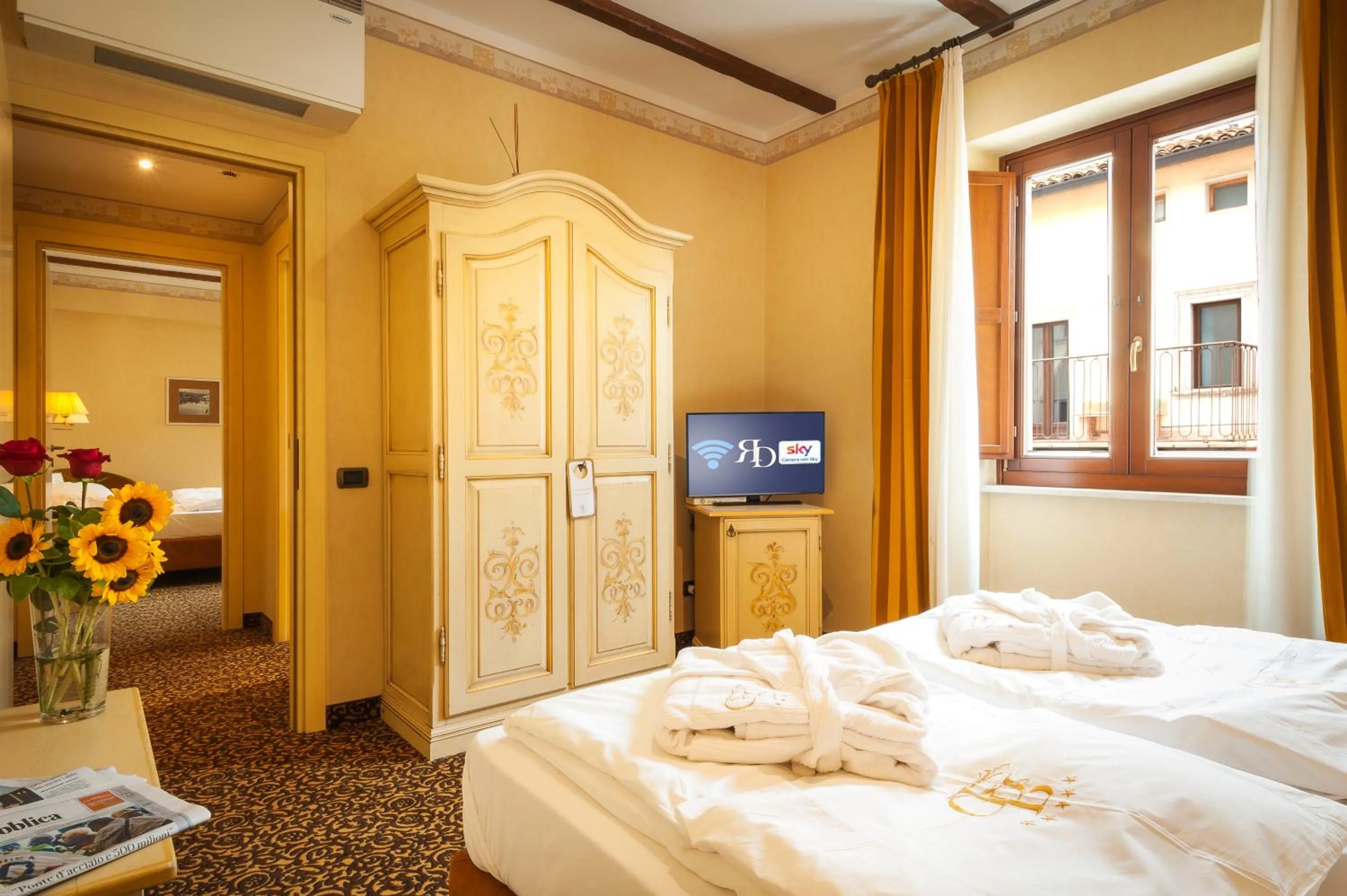 Photo of the whole room, Bed in Relais Ducale Spa & Pool