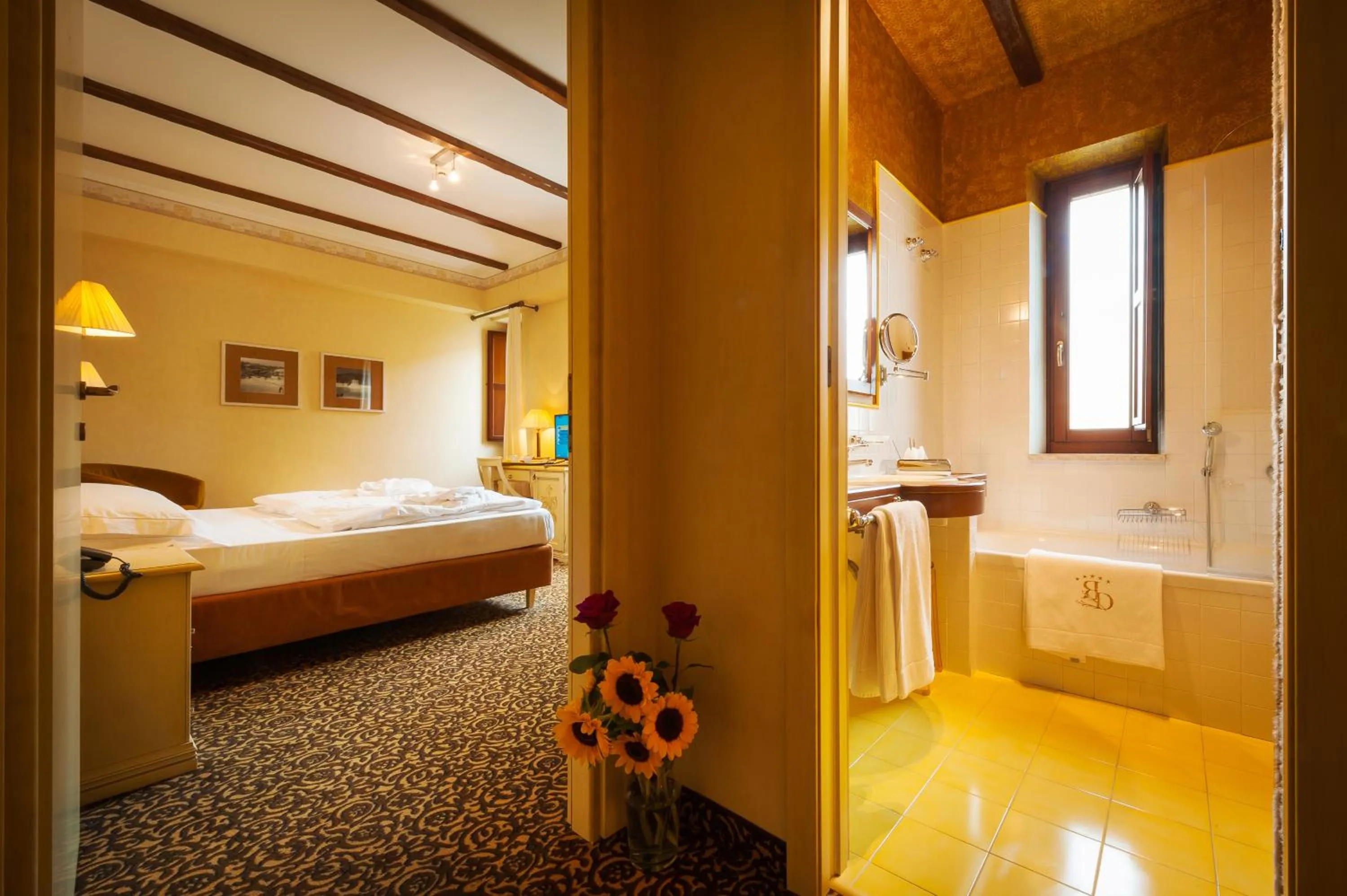 Photo of the whole room, Bed in Relais Ducale Spa & Pool