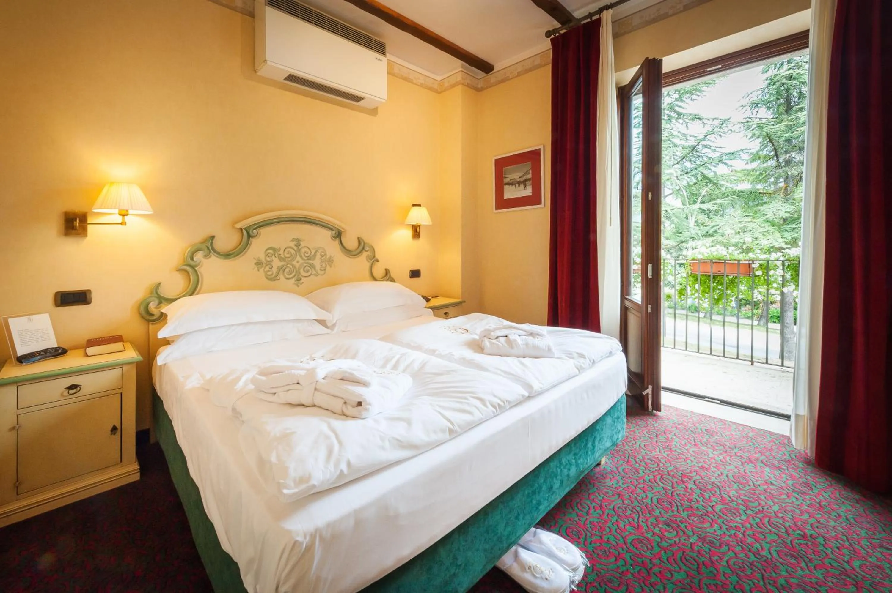 Photo of the whole room, Bed in Relais Ducale Spa & Pool