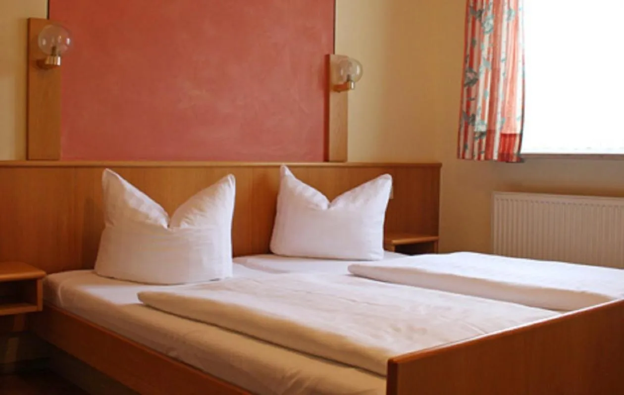 Photo of the whole room in Traditionsgasthof Grüner Baum