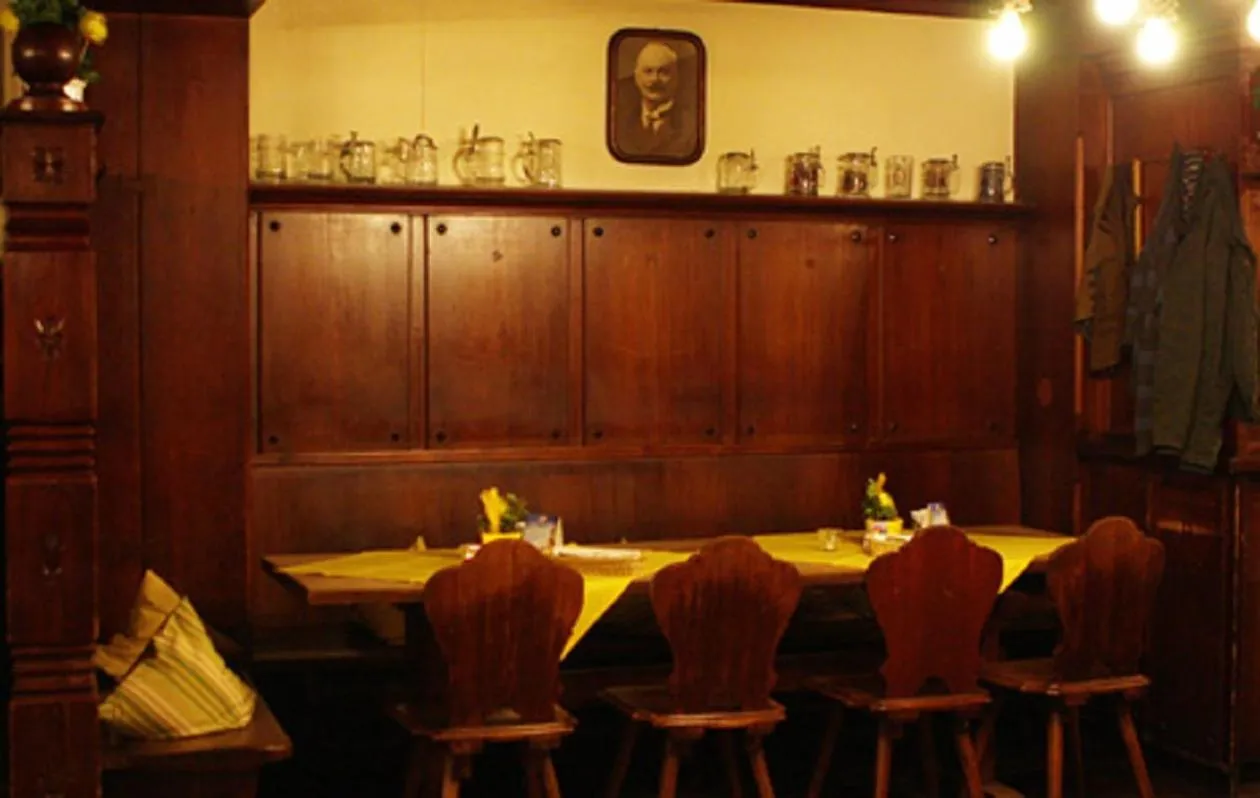 Restaurant/places to eat in Traditionsgasthof Grüner Baum