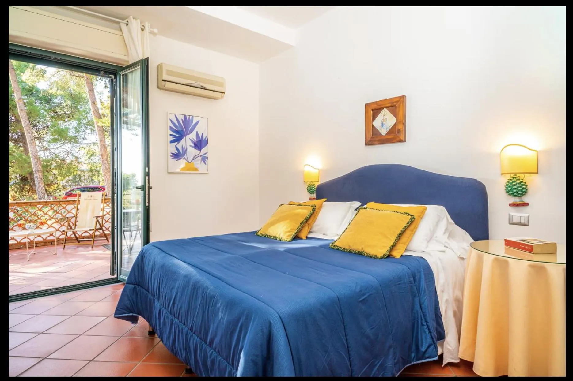 Bed in Villa delle Palme