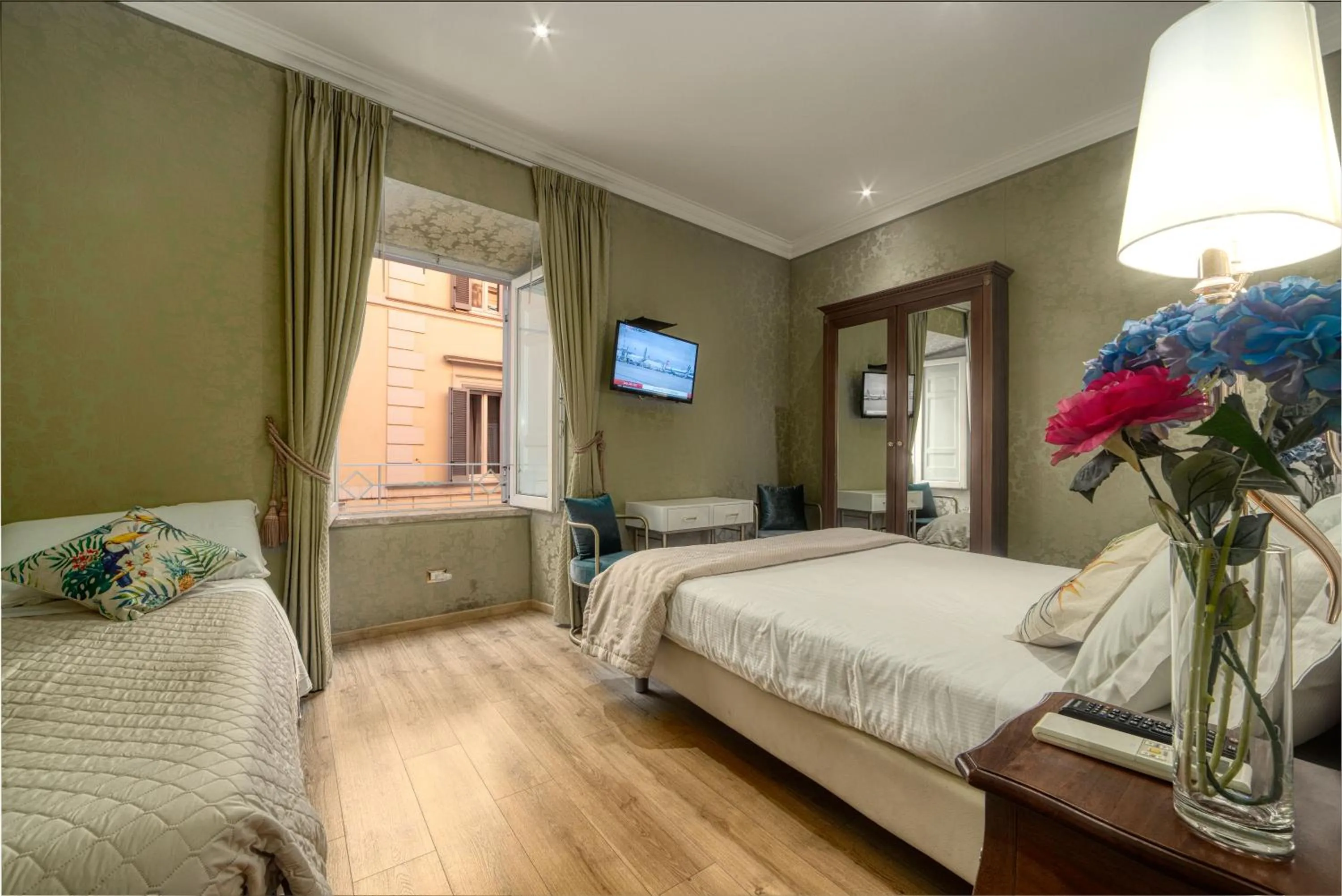 Photo of the whole room, Bed in BQ House Trevi Luxury Rooms