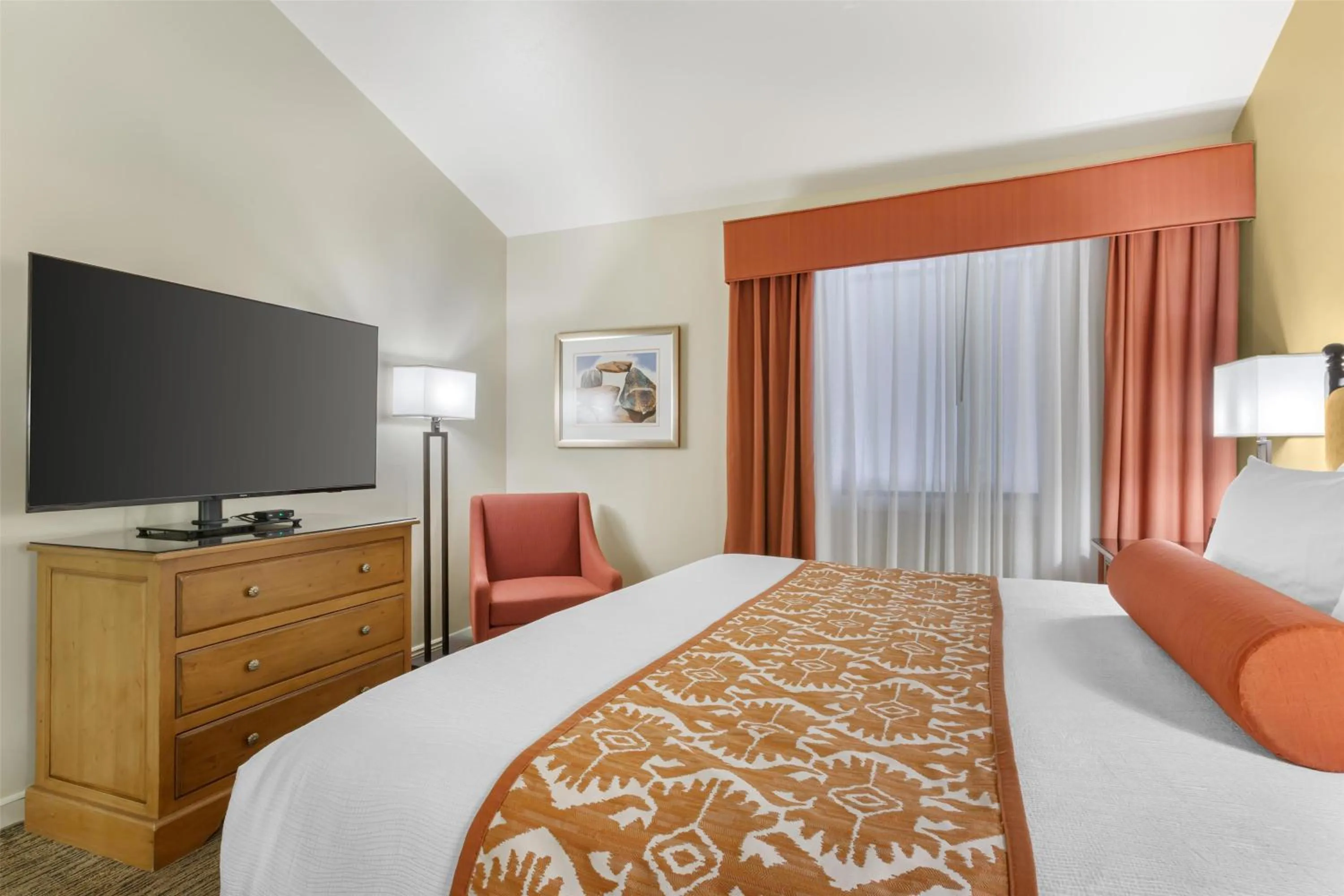 Bedroom, Bed in Best Western Plus Arroyo Roble Hotel & Creekside Villas