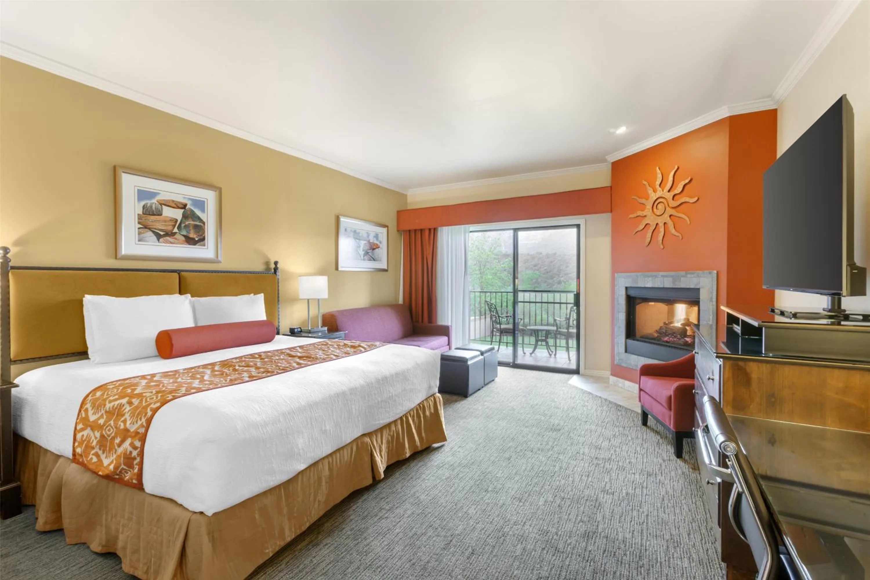 Bedroom, Bed in Best Western Plus Arroyo Roble Hotel & Creekside Villas