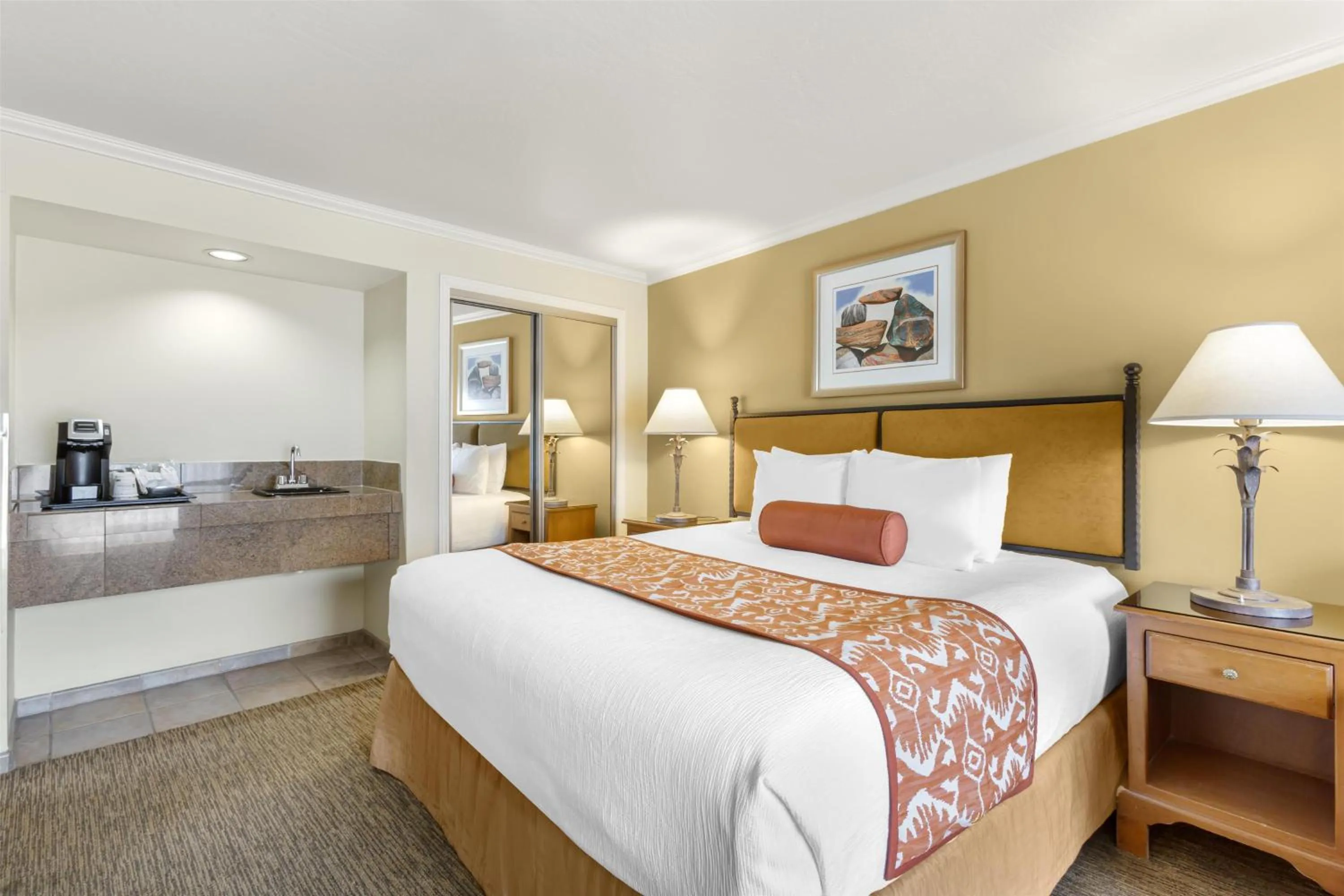 Bedroom, Bed in Best Western Plus Arroyo Roble Hotel & Creekside Villas