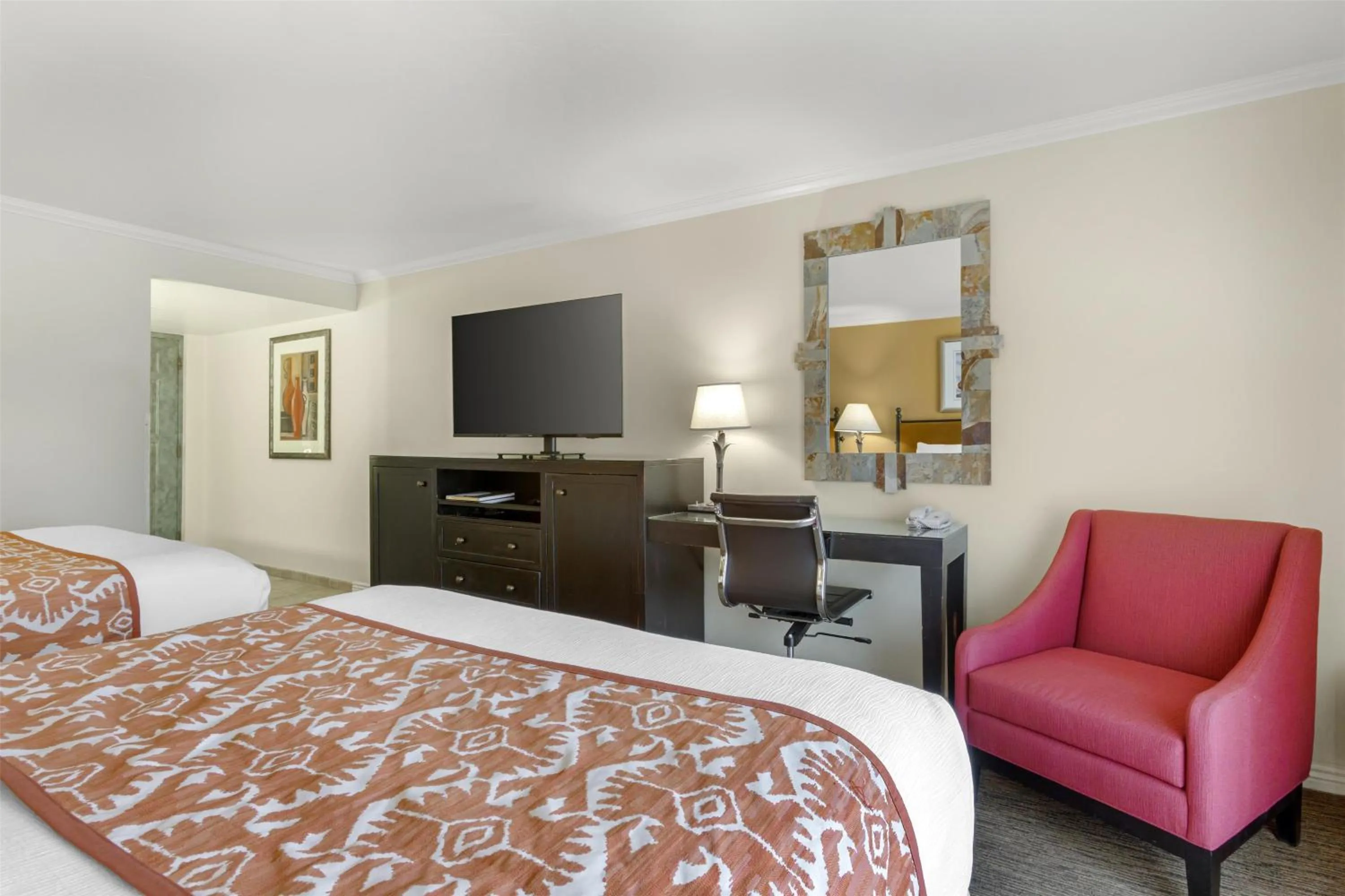 Bedroom, Bed in Best Western Plus Arroyo Roble Hotel & Creekside Villas