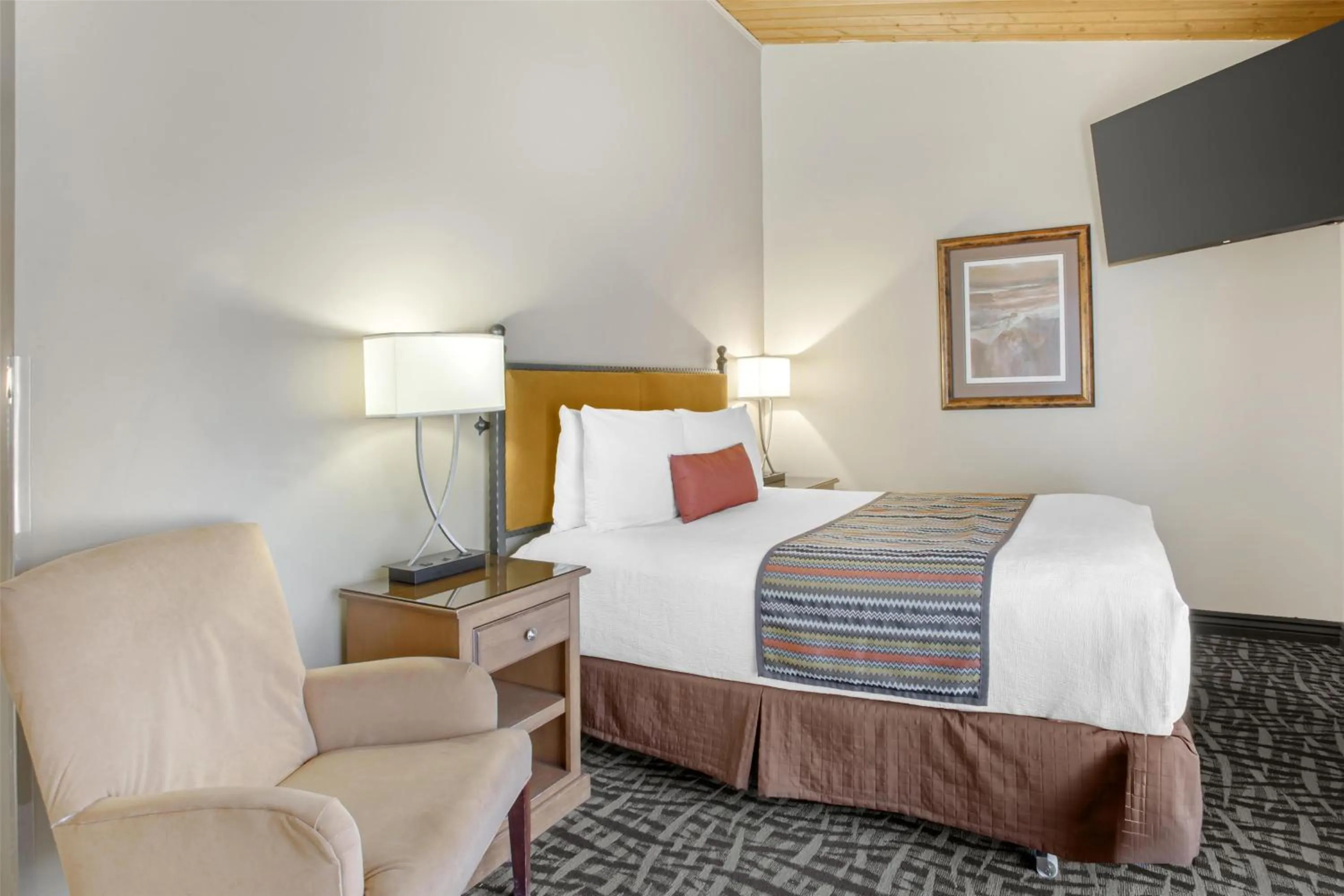 Bedroom, Bed in Best Western Plus Arroyo Roble Hotel & Creekside Villas