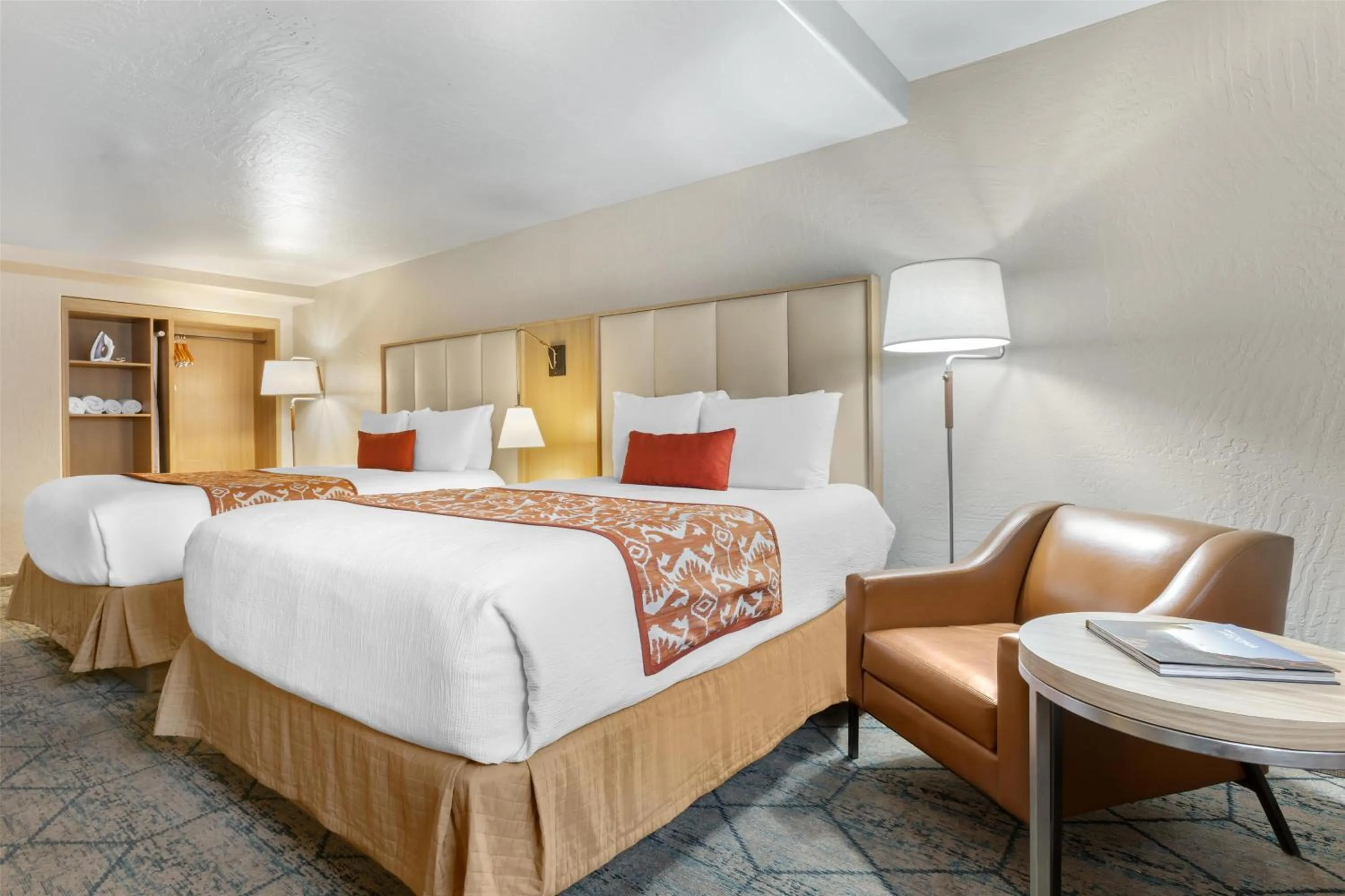 Bedroom, Bed in Best Western Plus Arroyo Roble Hotel & Creekside Villas