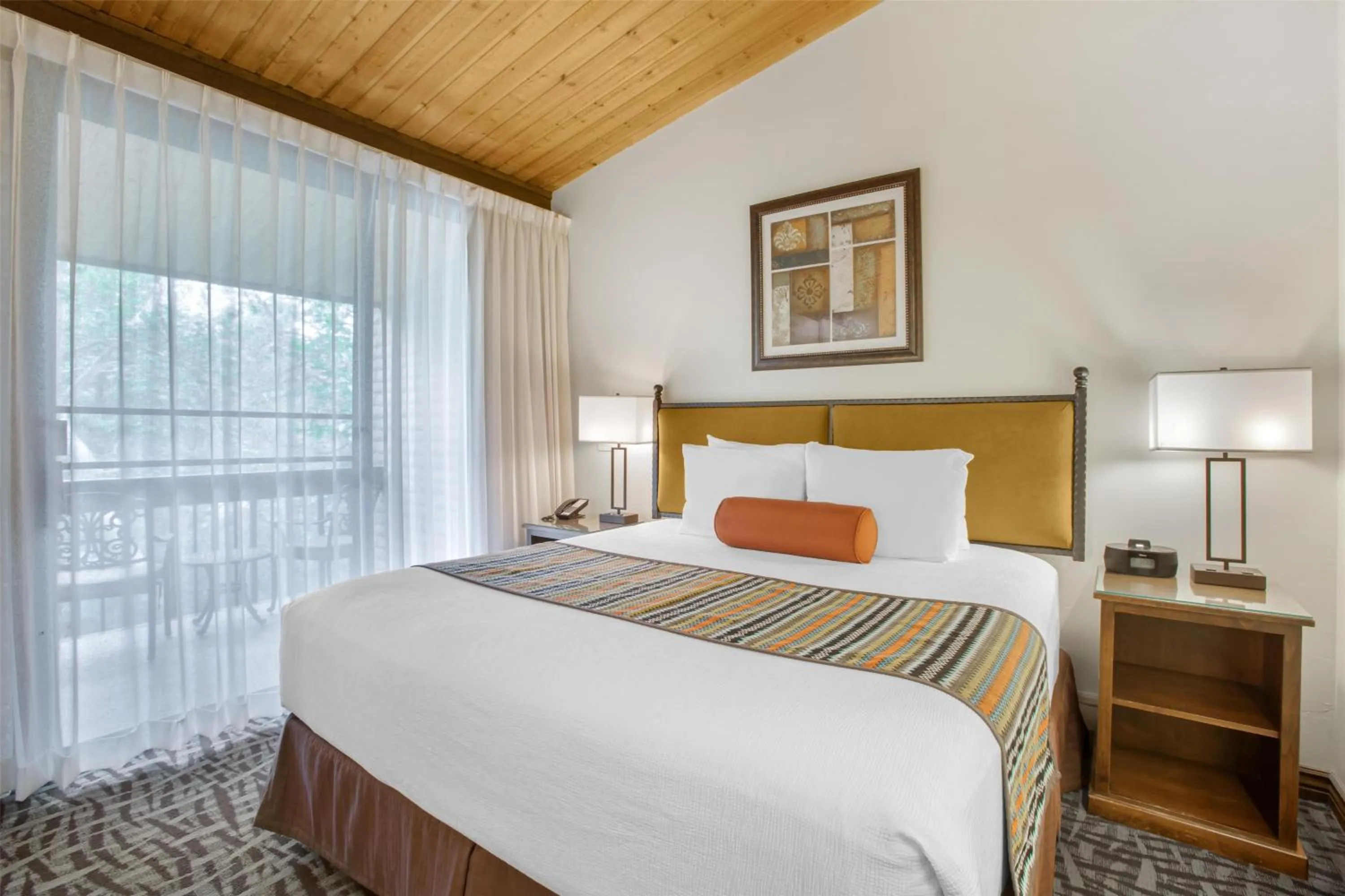 Bedroom, Bed in Best Western Plus Arroyo Roble Hotel & Creekside Villas