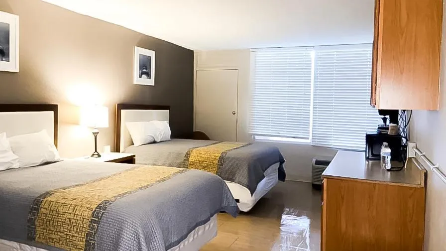 Photo of the whole room, Bed in APM Inn & Suites