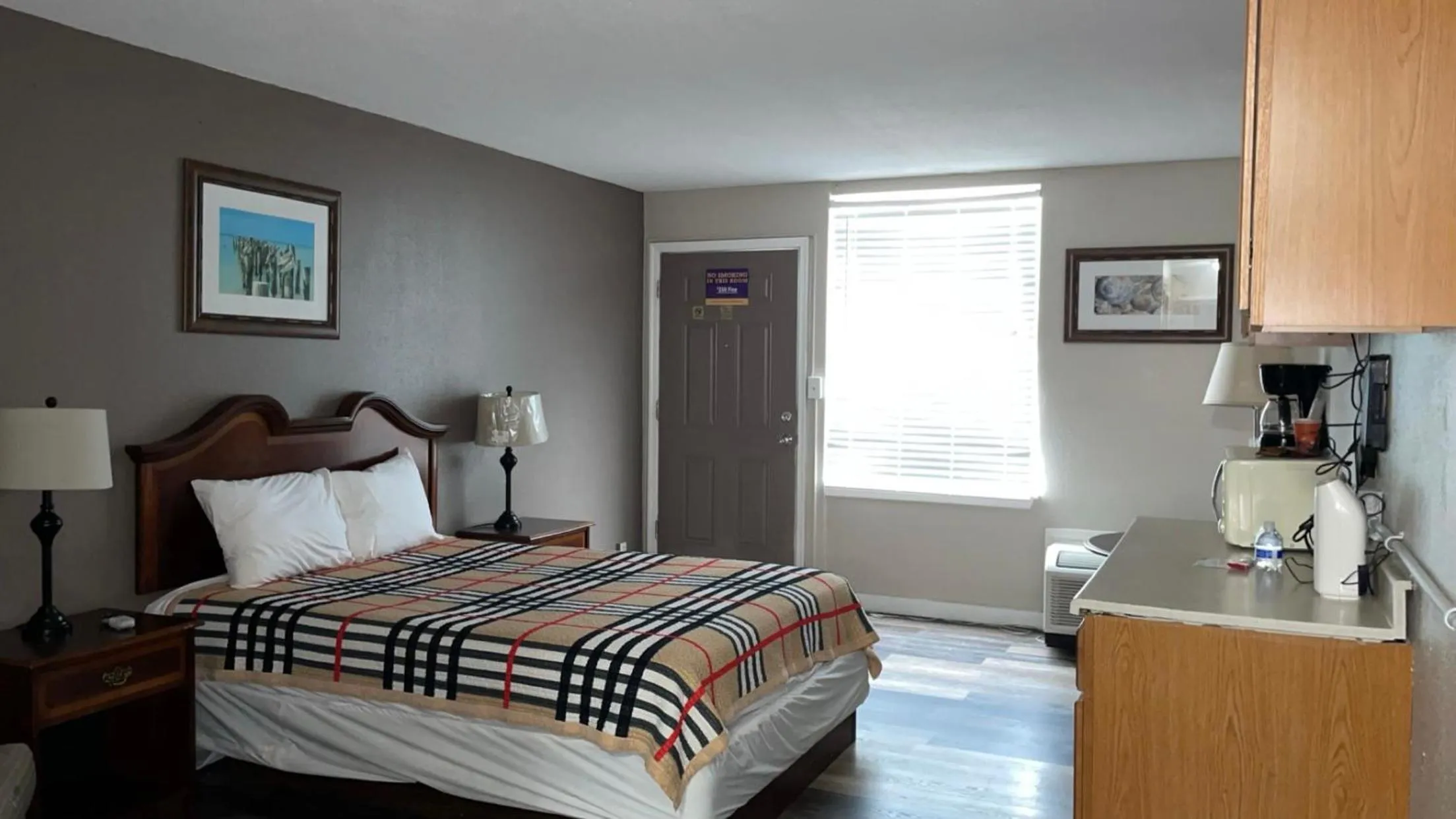 Bed in APM Inn & Suites