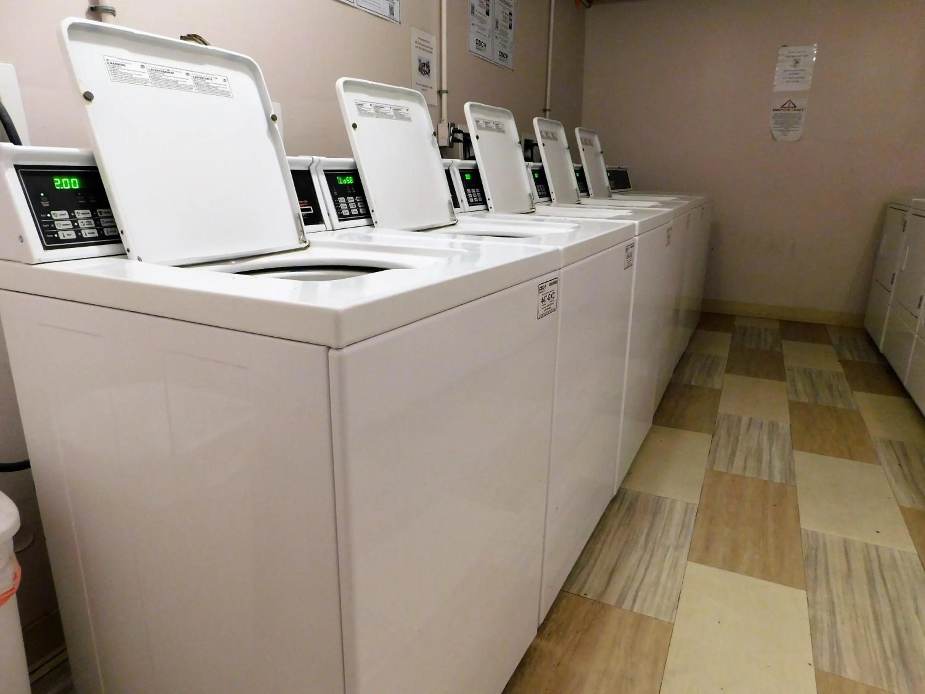 washing machine in APM Inn & Suites