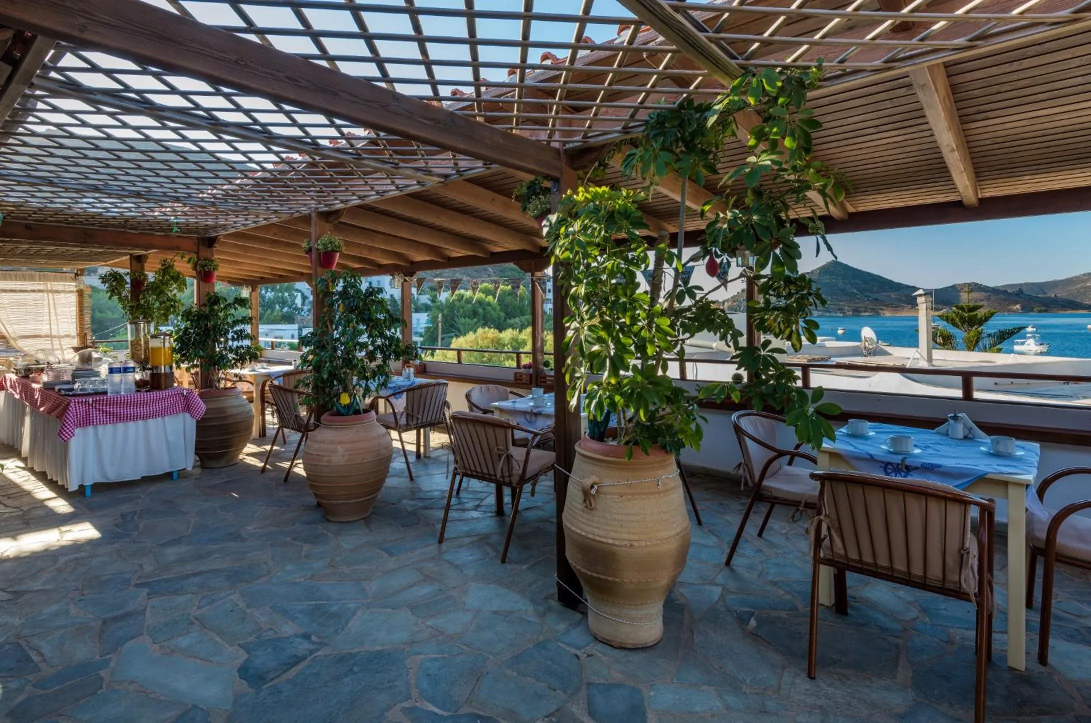 Lounge or bar in Grikos Hotel