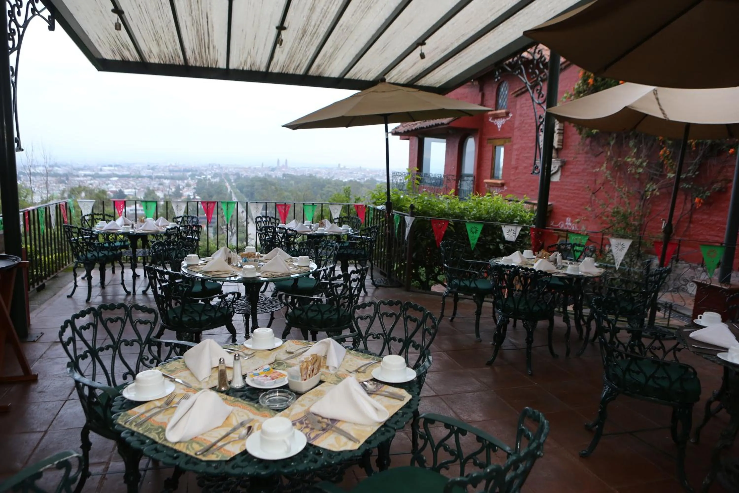 Restaurant/places to eat in Villa San Jose Hotel & Suites