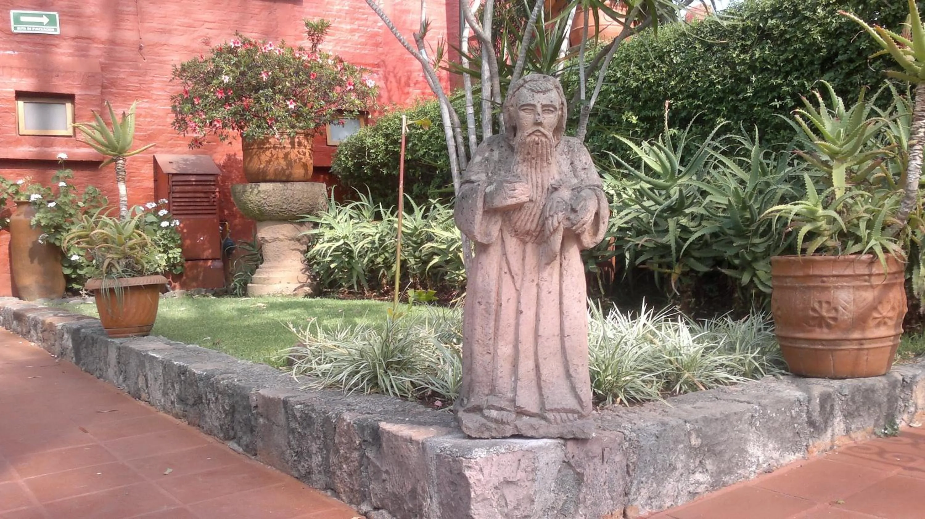 Garden in Villa San Jose Hotel & Suites