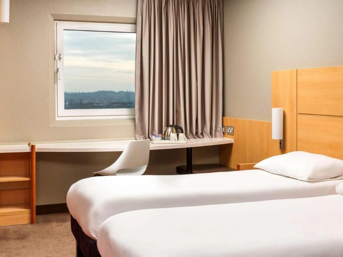 Bedroom, Bed in ibis Aberdeen Centre – Quayside