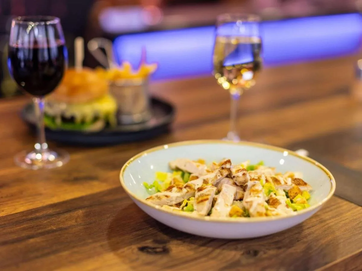 Restaurant/places to eat in ibis Aberdeen Centre – Quayside