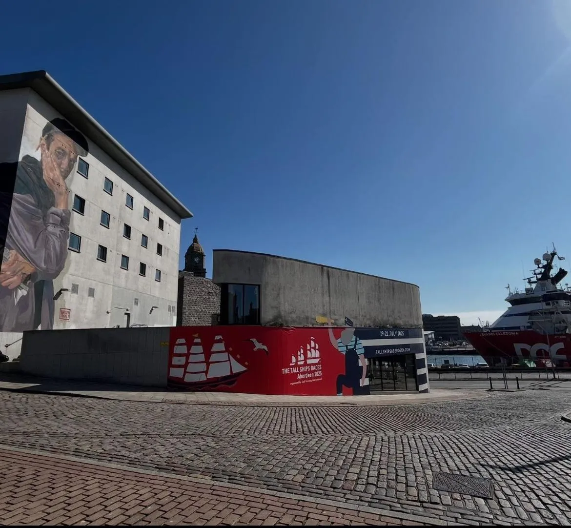 Facade/entrance in ibis Aberdeen Centre – Quayside