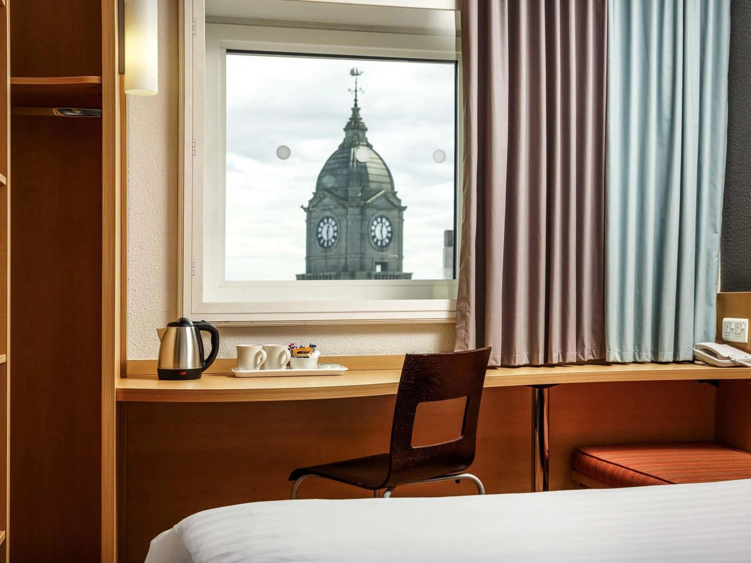 Bedroom, Bed in ibis Aberdeen Centre – Quayside