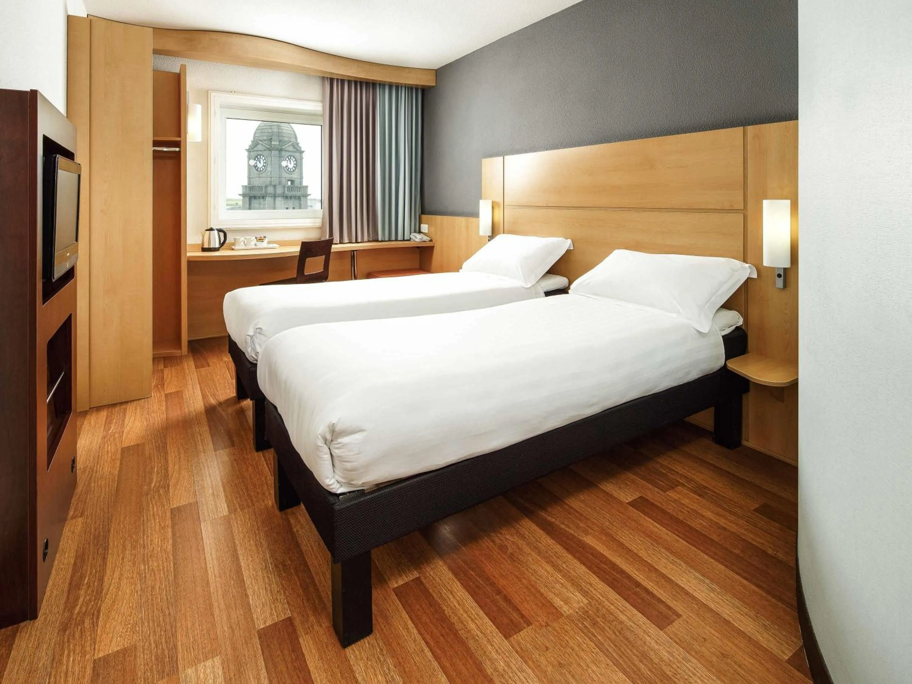 Bedroom, Bed in ibis Aberdeen Centre – Quayside