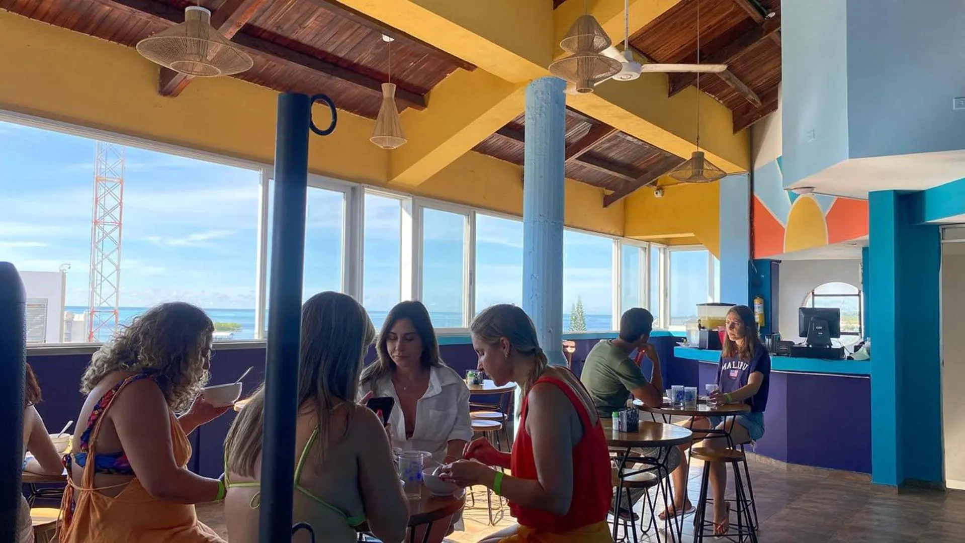 Restaurant/places to eat in Viajero San Andres Hostel