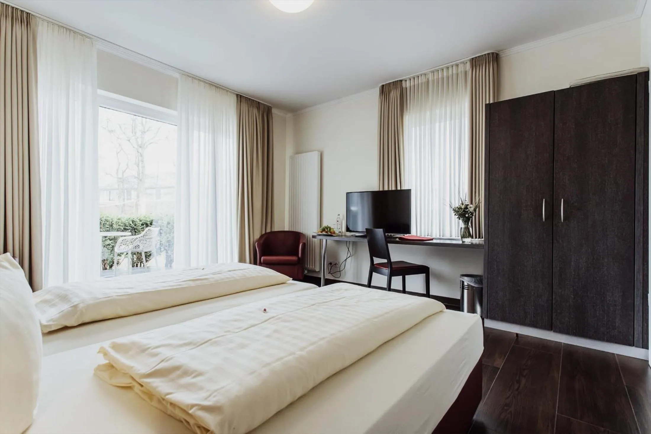 Photo of the whole room, Bed in Hotel Bloemfontein