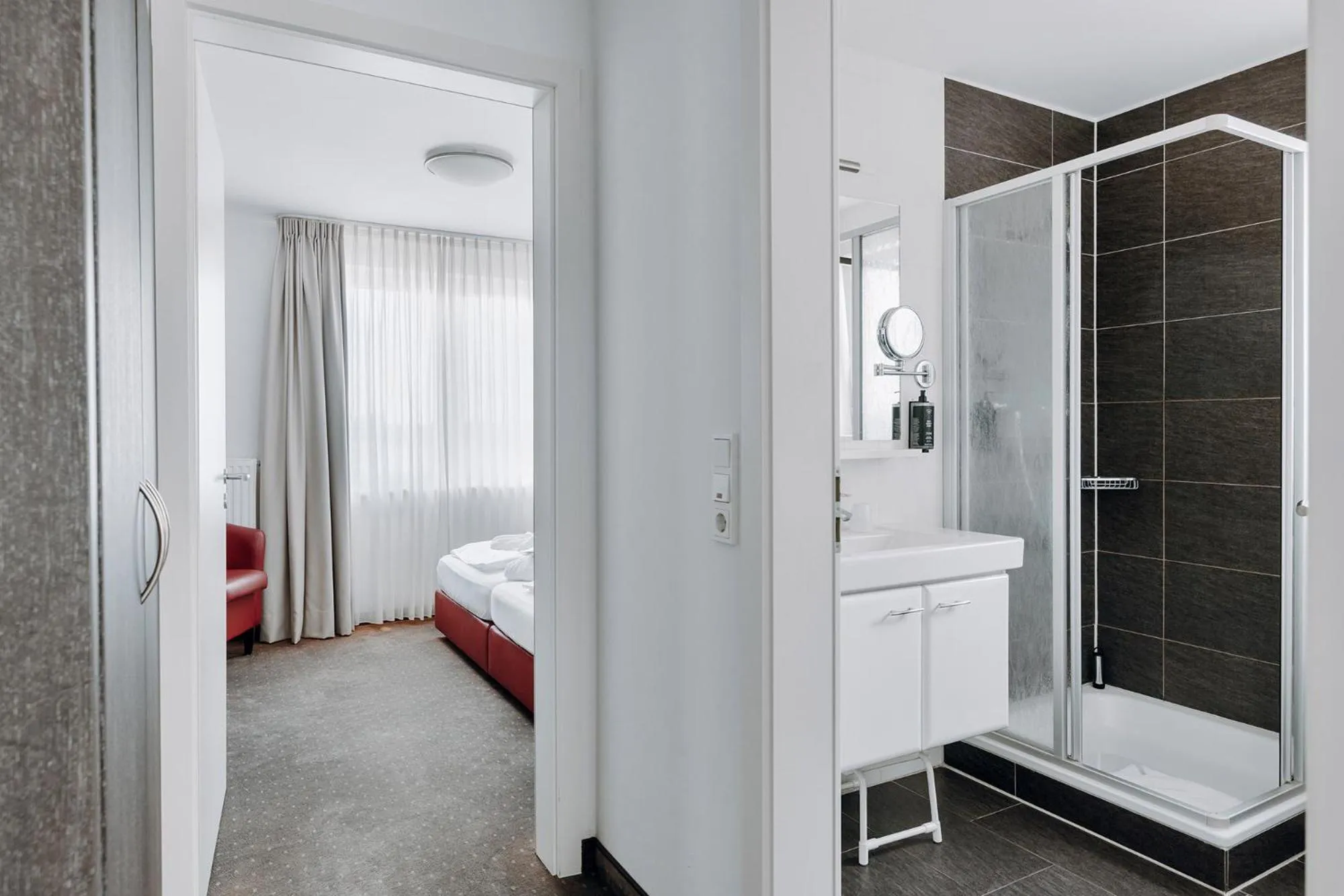 Shower, Bed in Hotel Bloemfontein