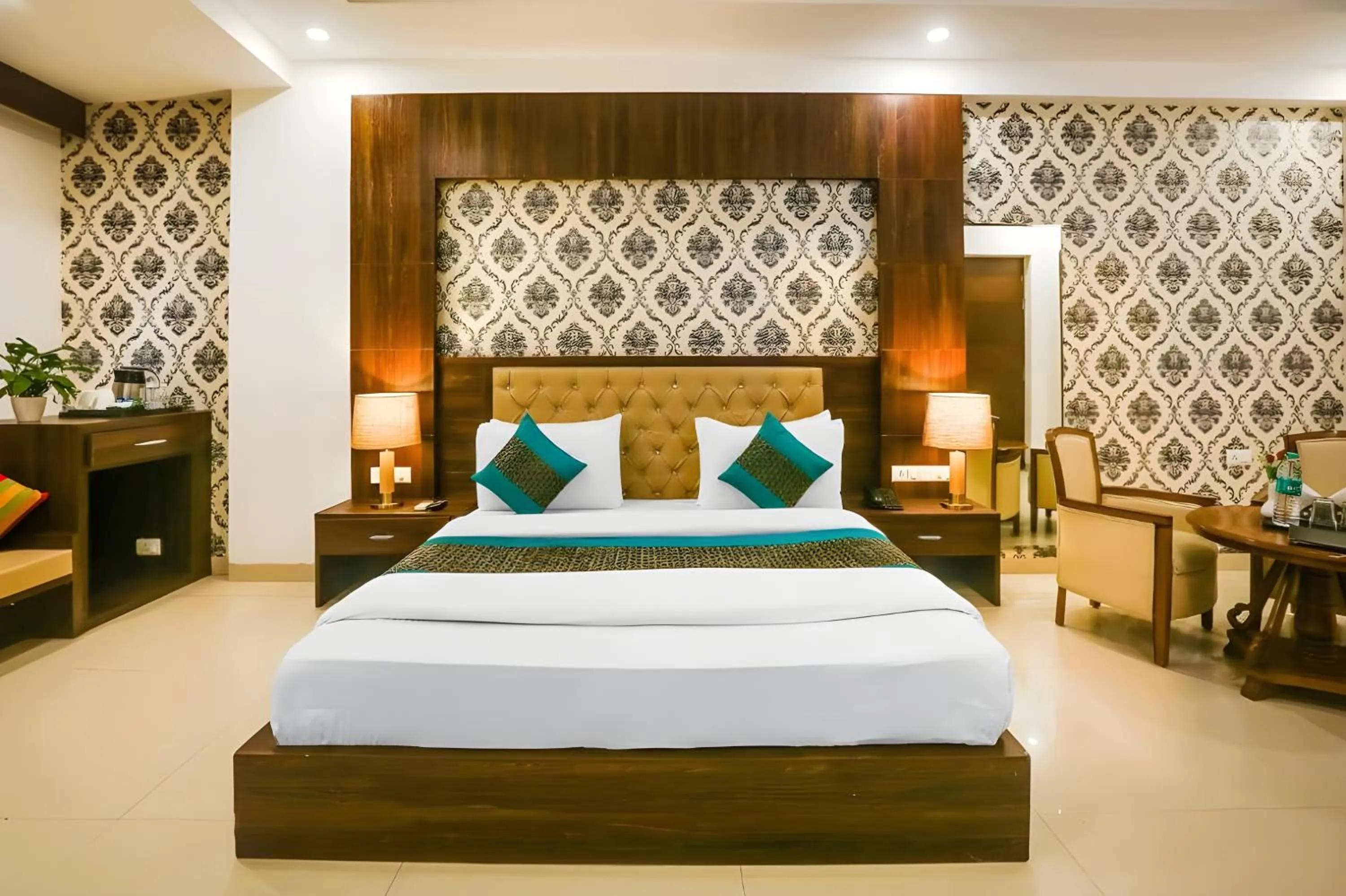 Bed in Hotel Almati Inn - Near Delhi Airport