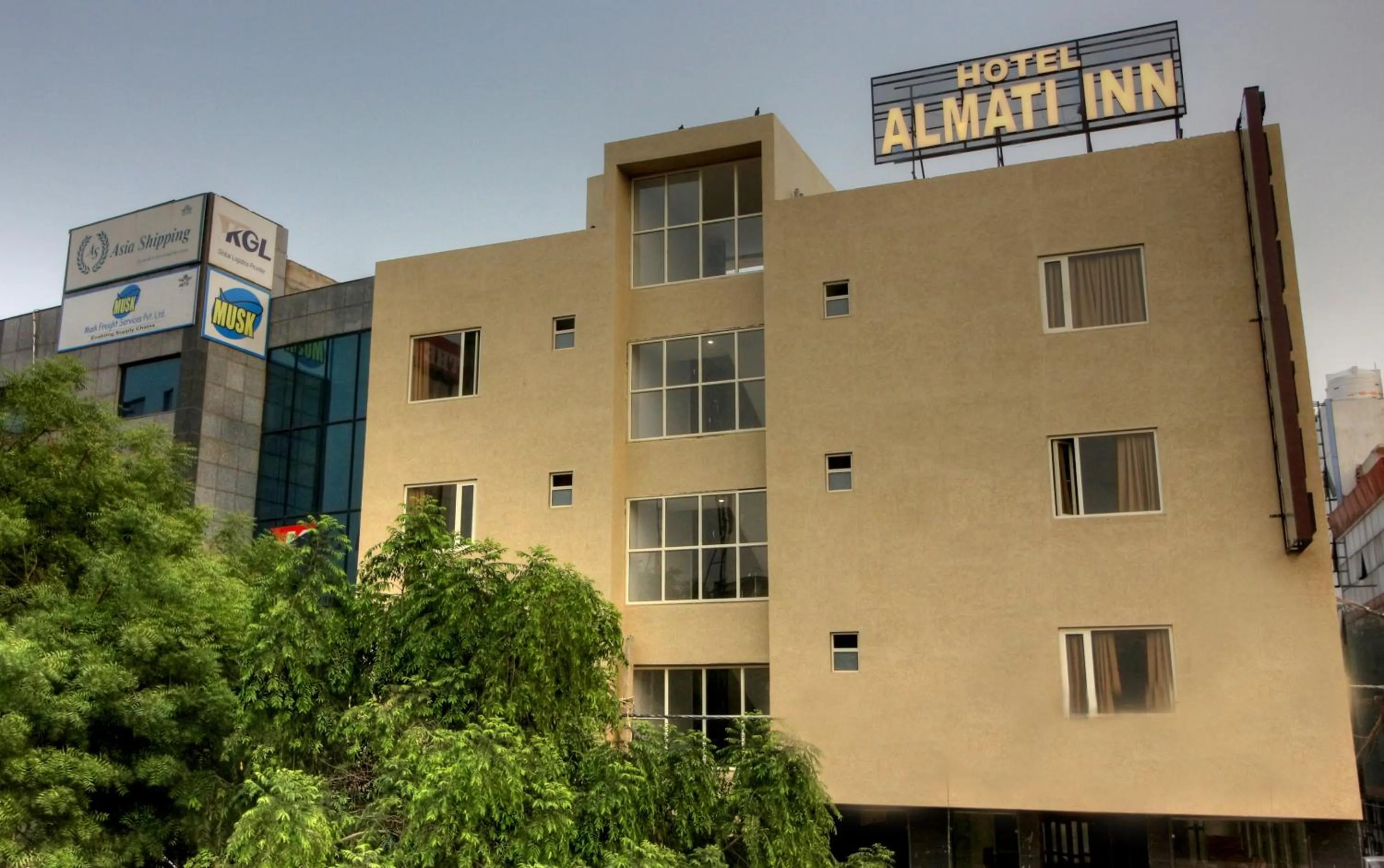 Hotel Almati Inn - Near Delhi Airport