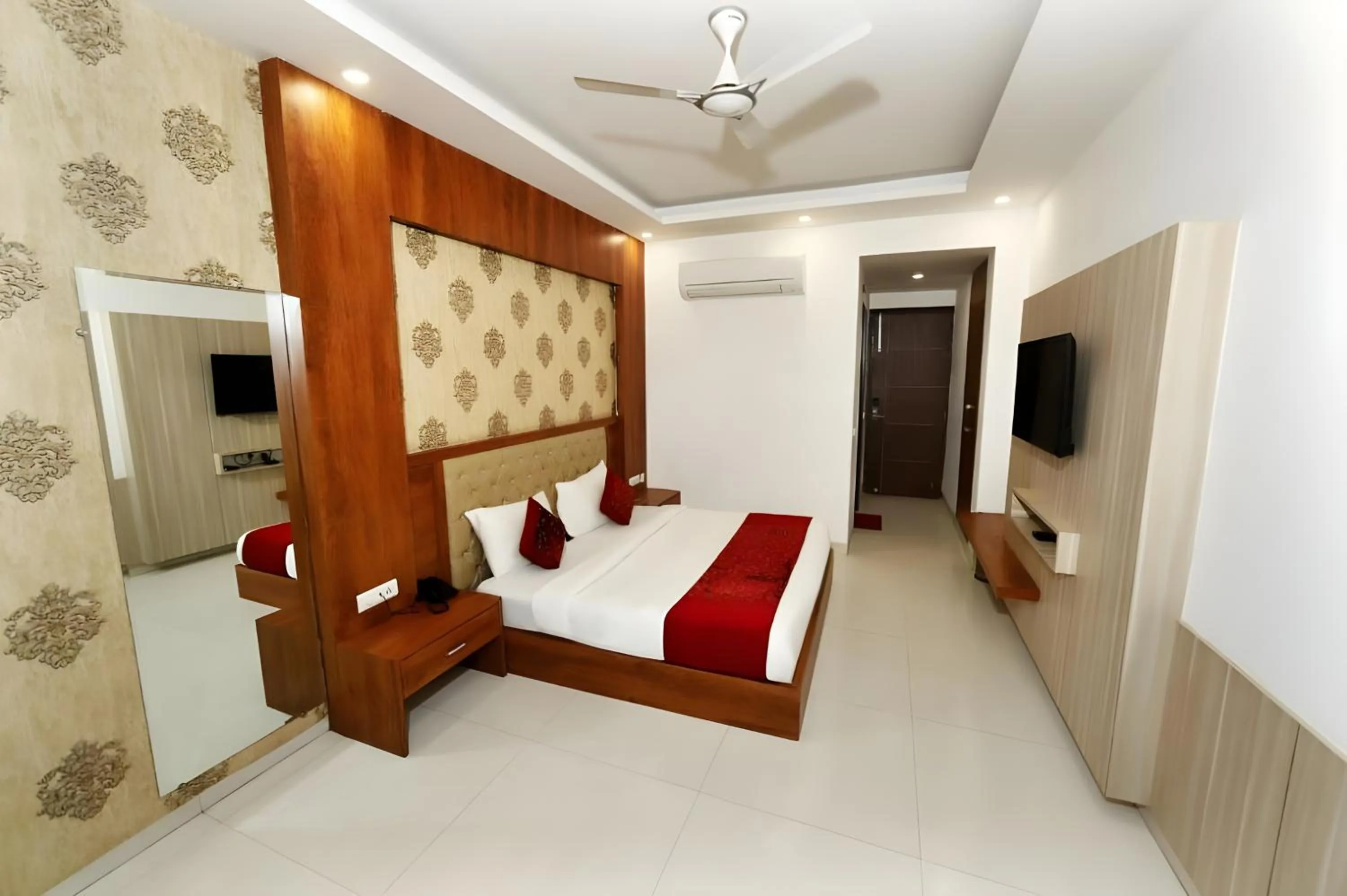 Hotel Almati Inn - Near Delhi Airport
