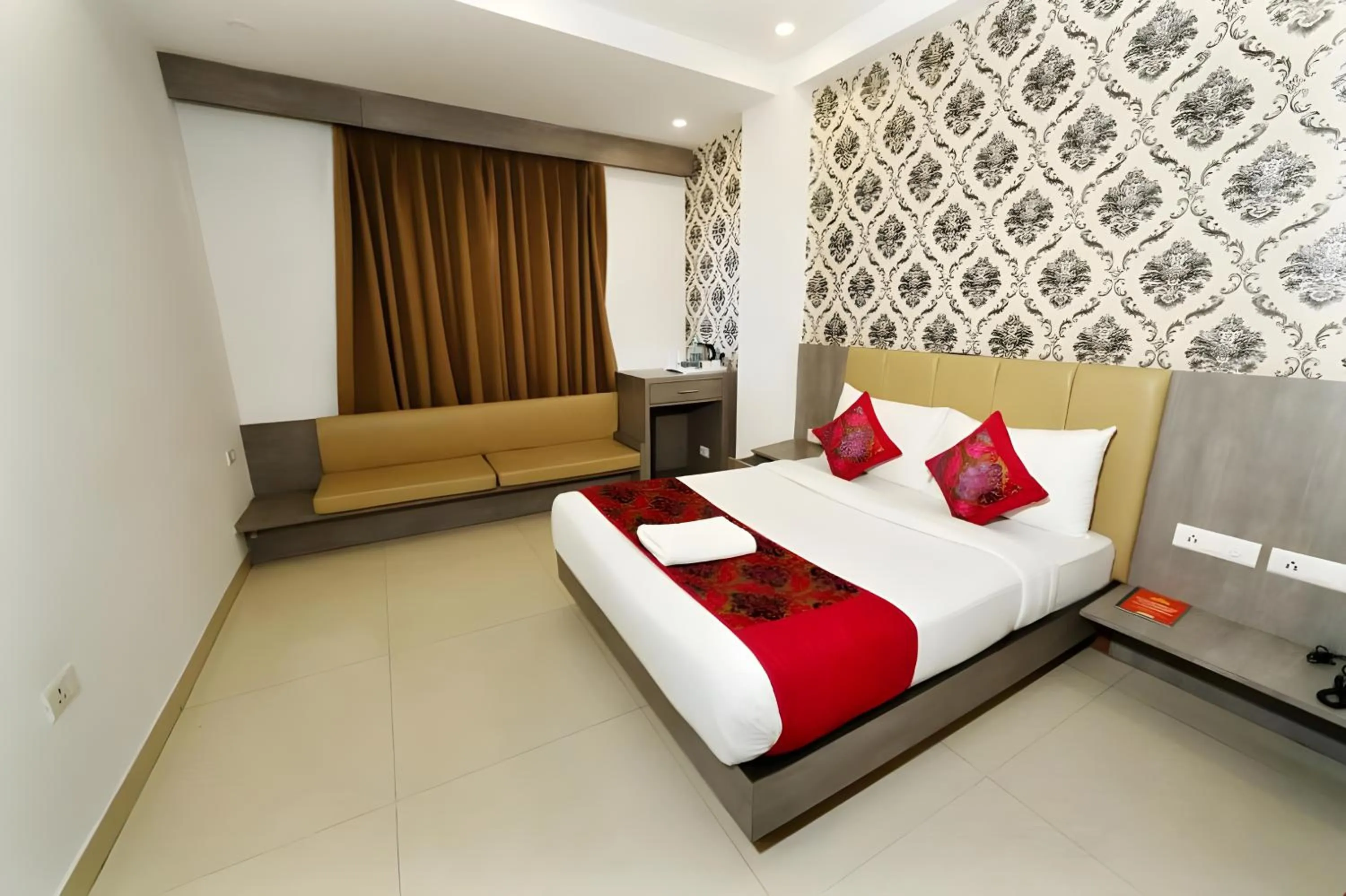 Hotel Almati Inn - Near Delhi Airport