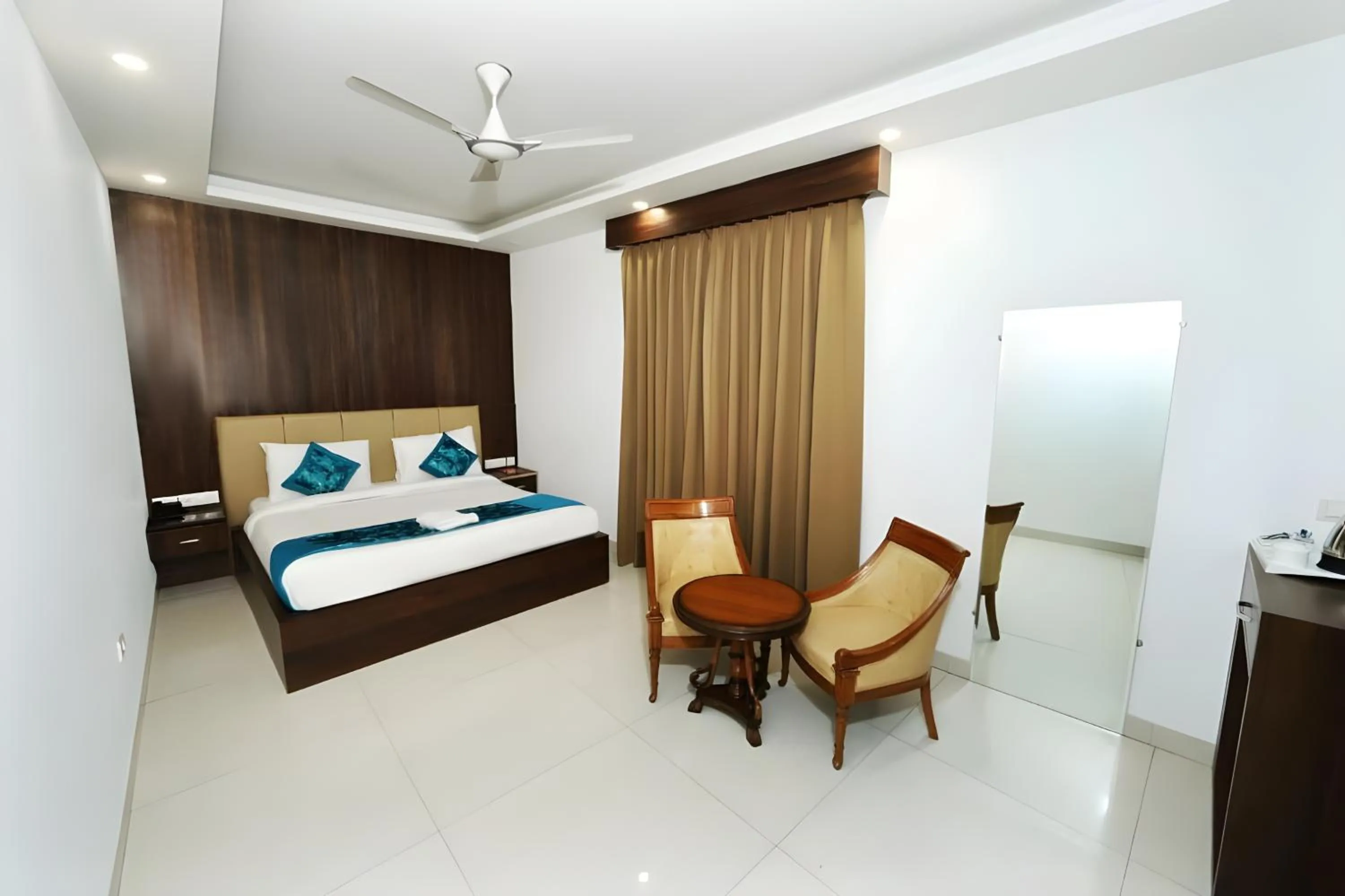 Hotel Almati Inn - Near Delhi Airport