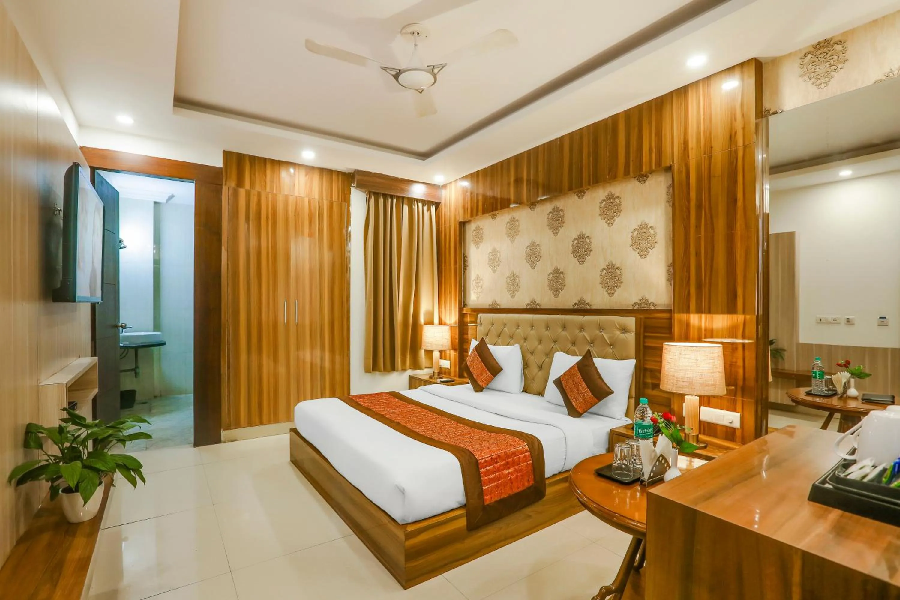 Superior Double Room in Hotel Almati Inn - Near Delhi Airport