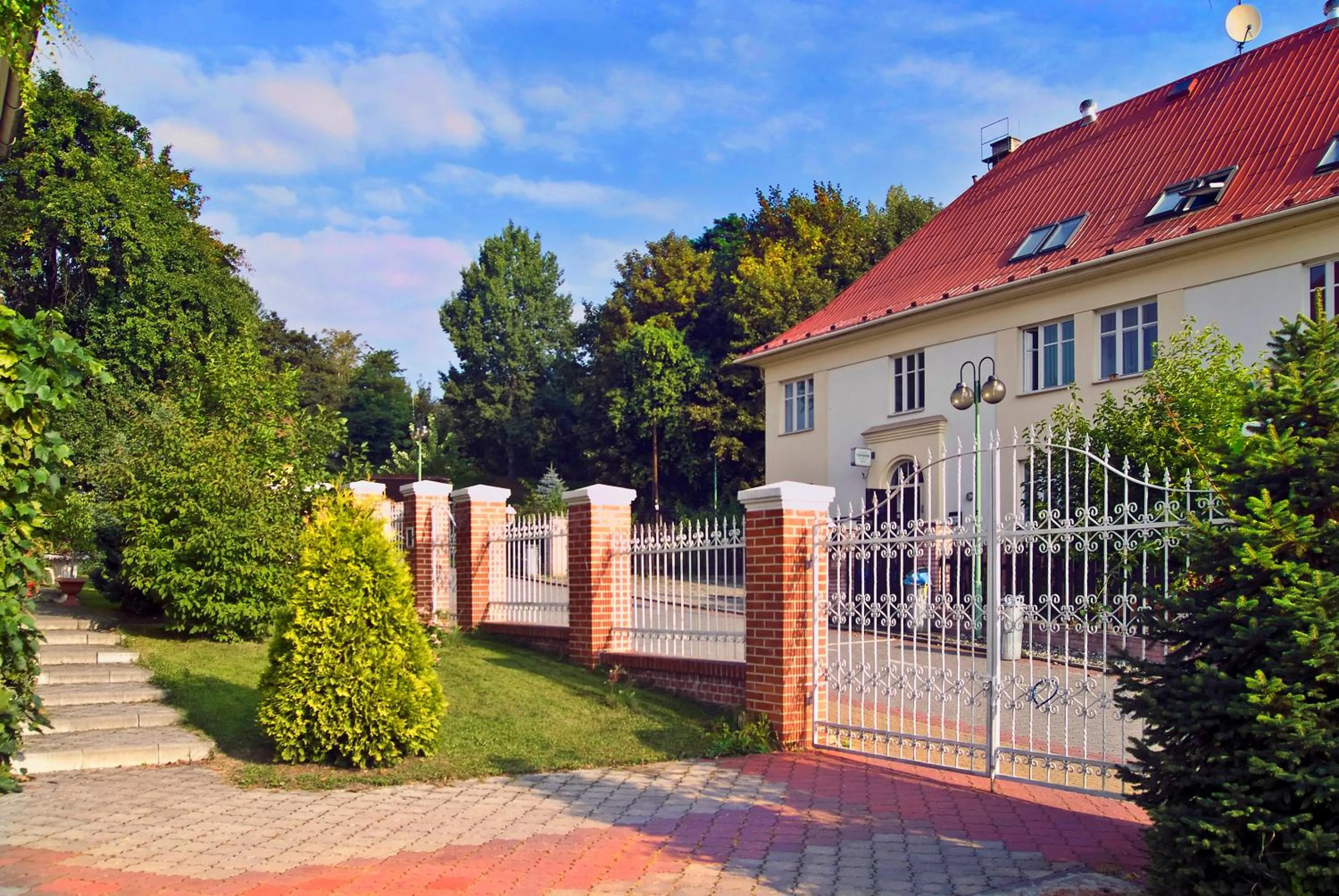 Facade/entrance in Hotel Garni