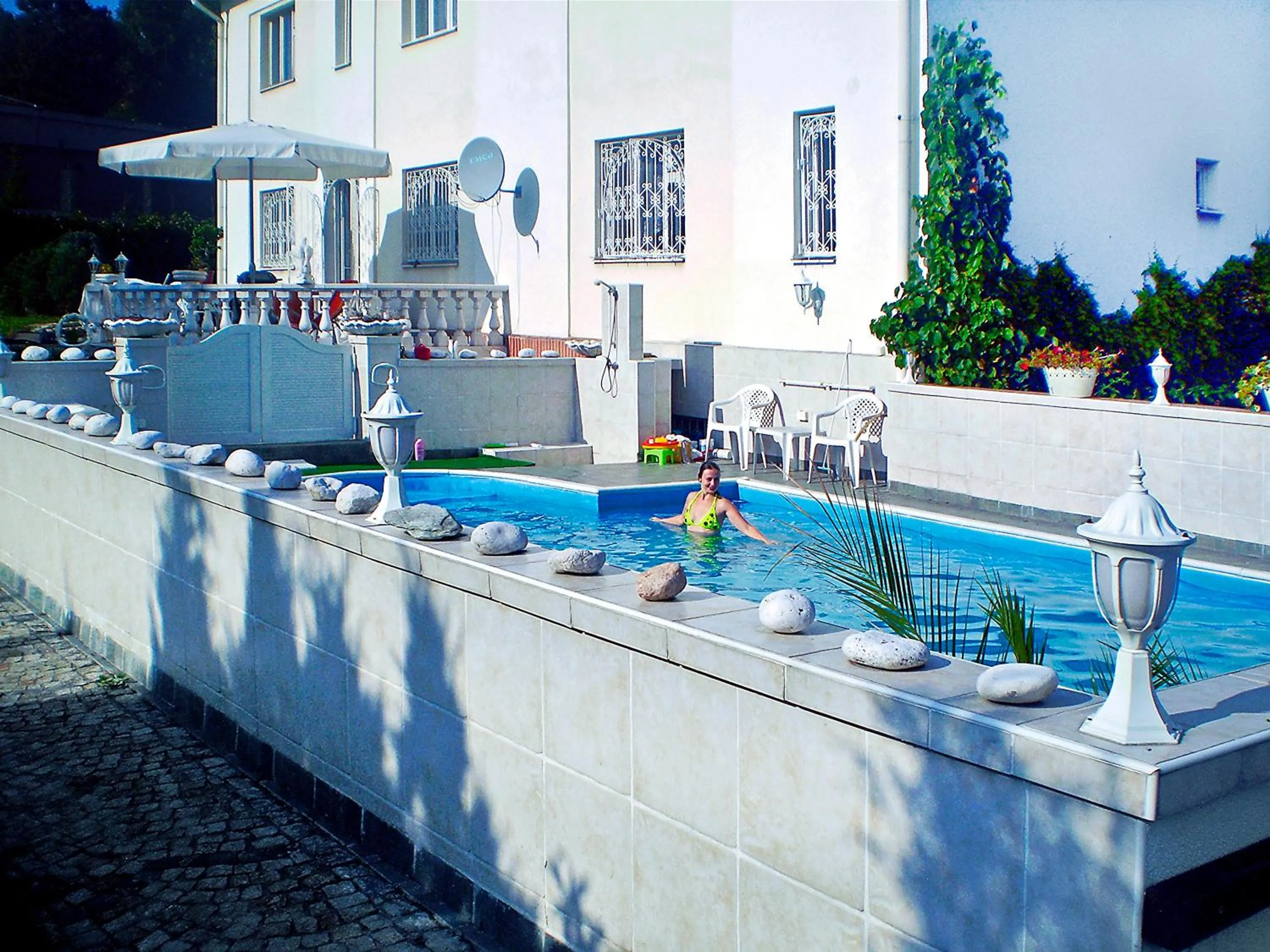 Swimming pool in Hotel Garni