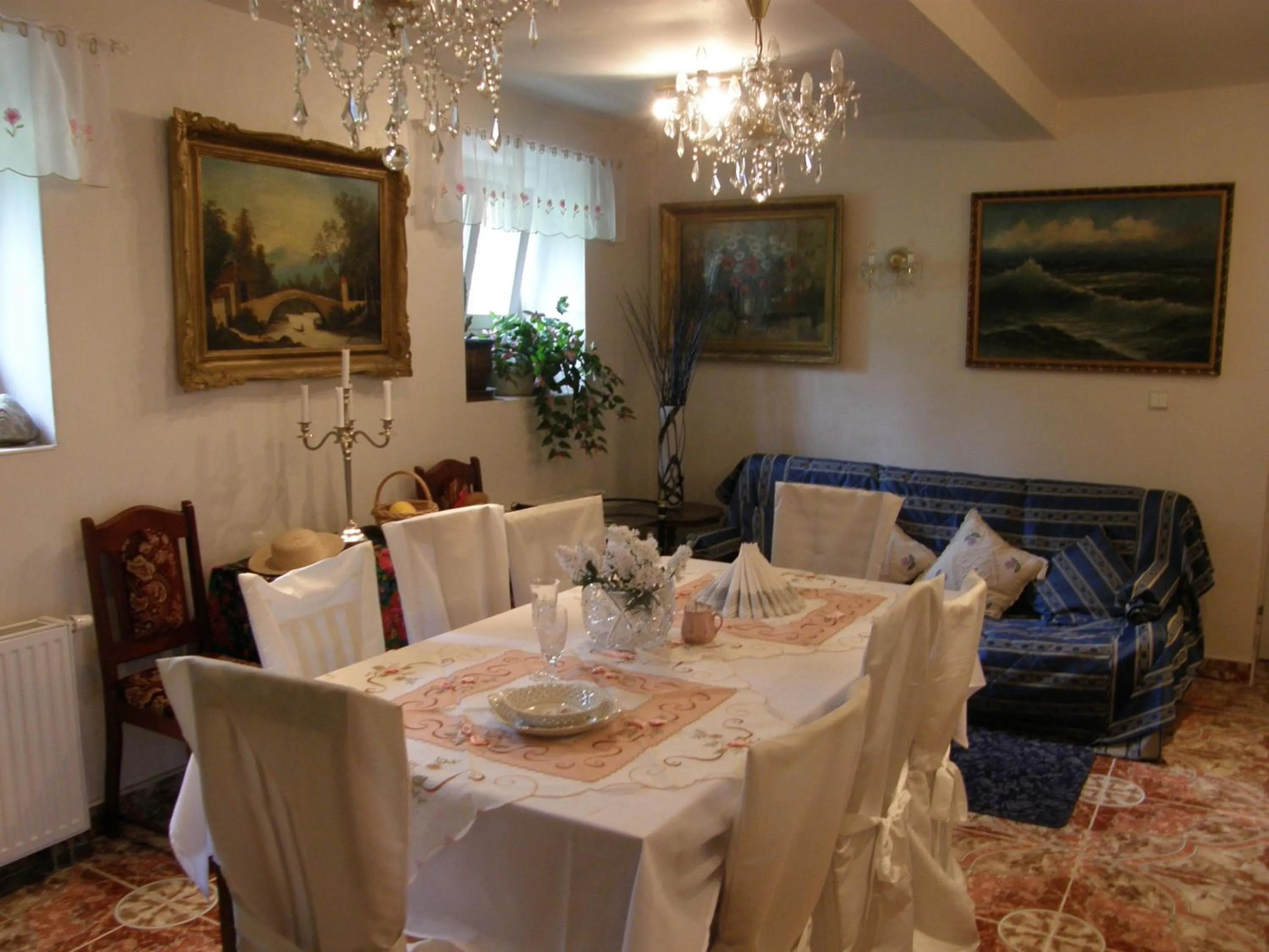 Dining area in Hotel Garni