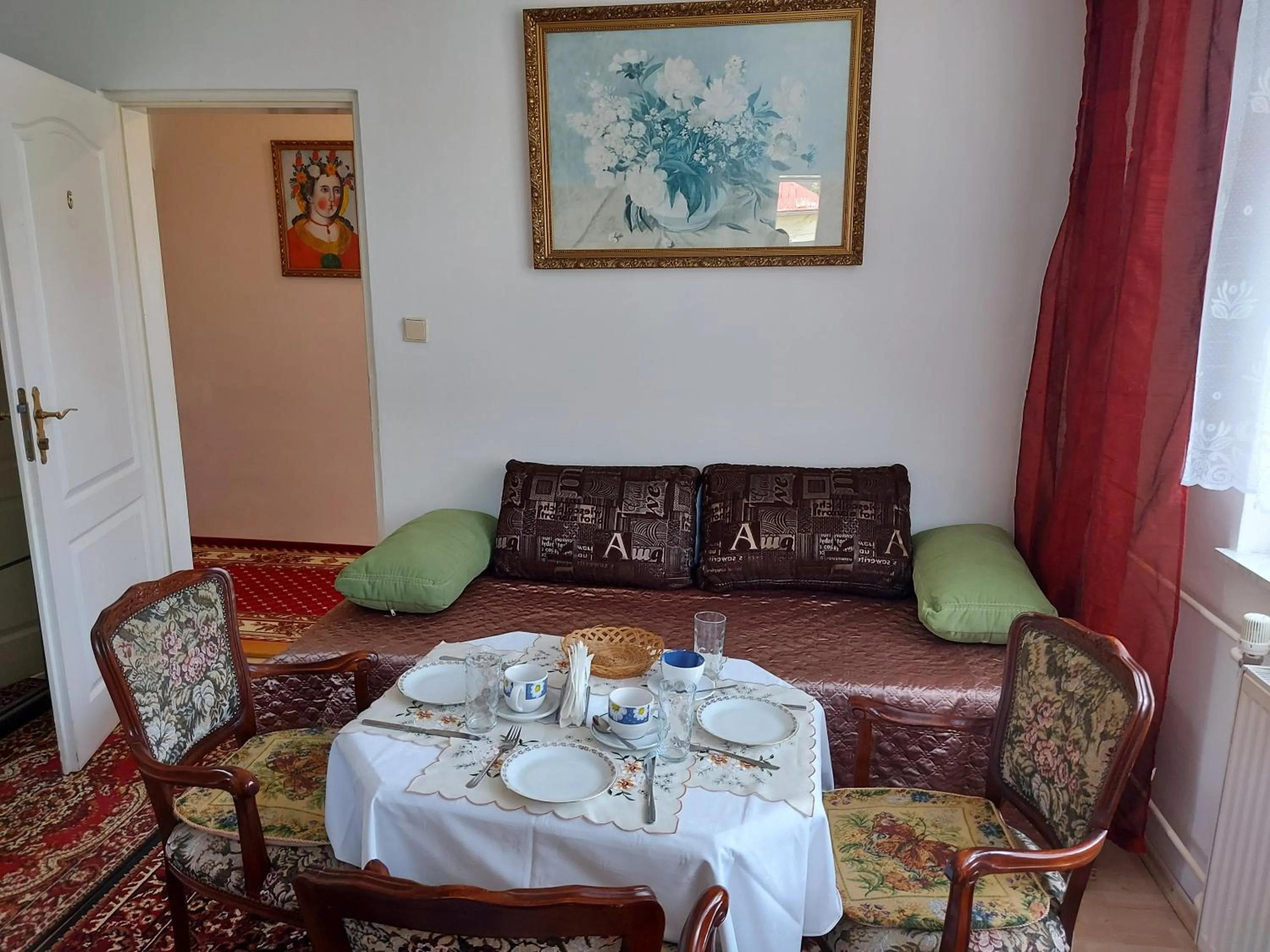 Seating area in Hotel Garni