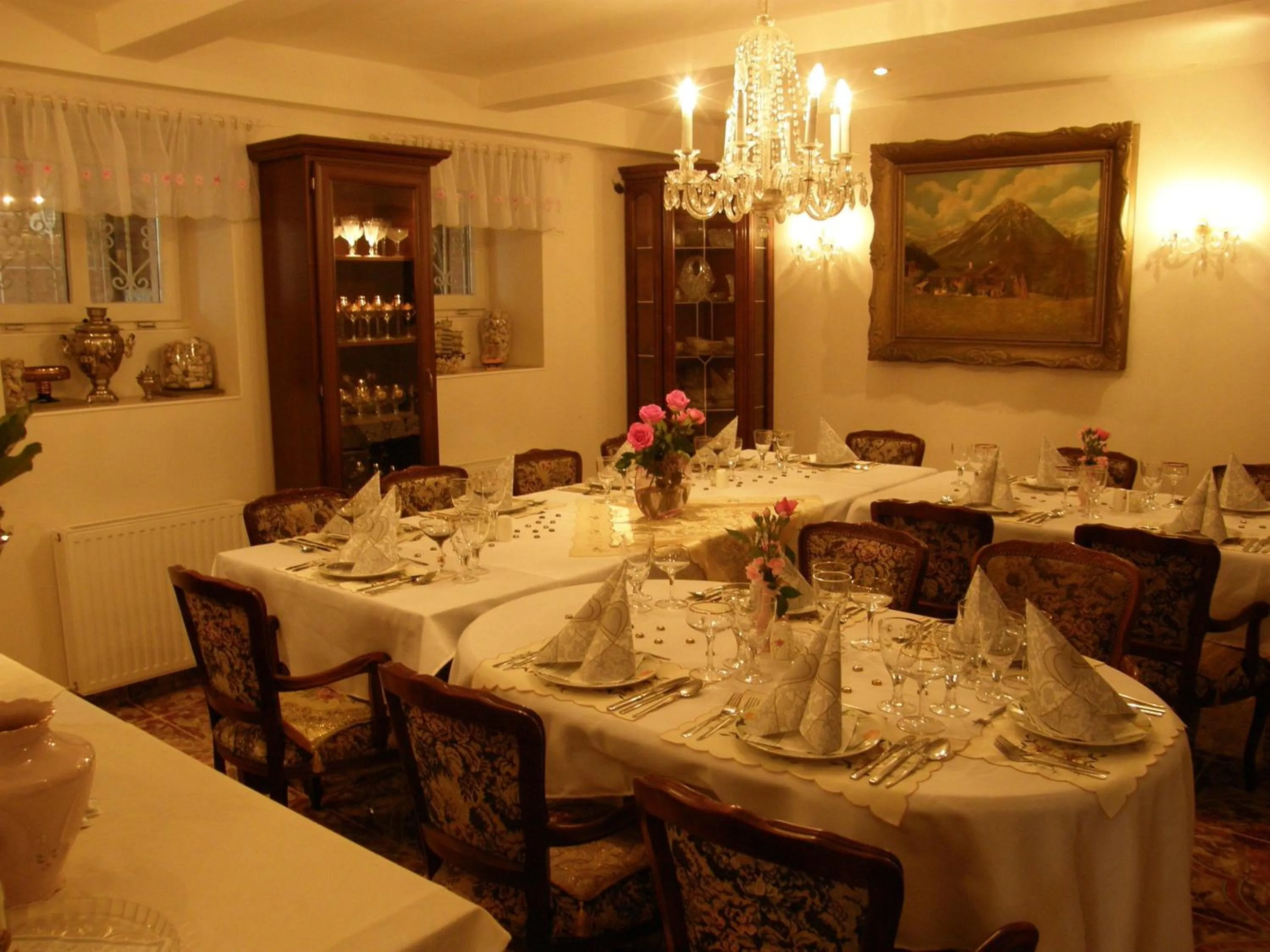 Restaurant/places to eat in Hotel Garni