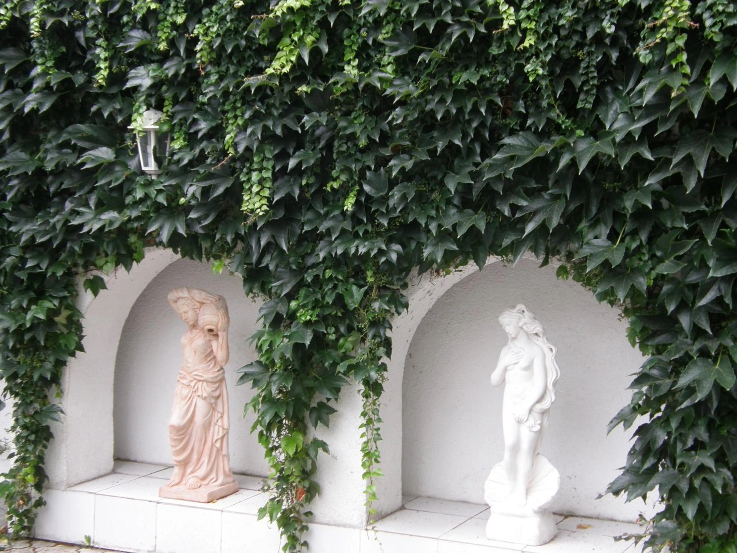 Decorative detail in Hotel Garni