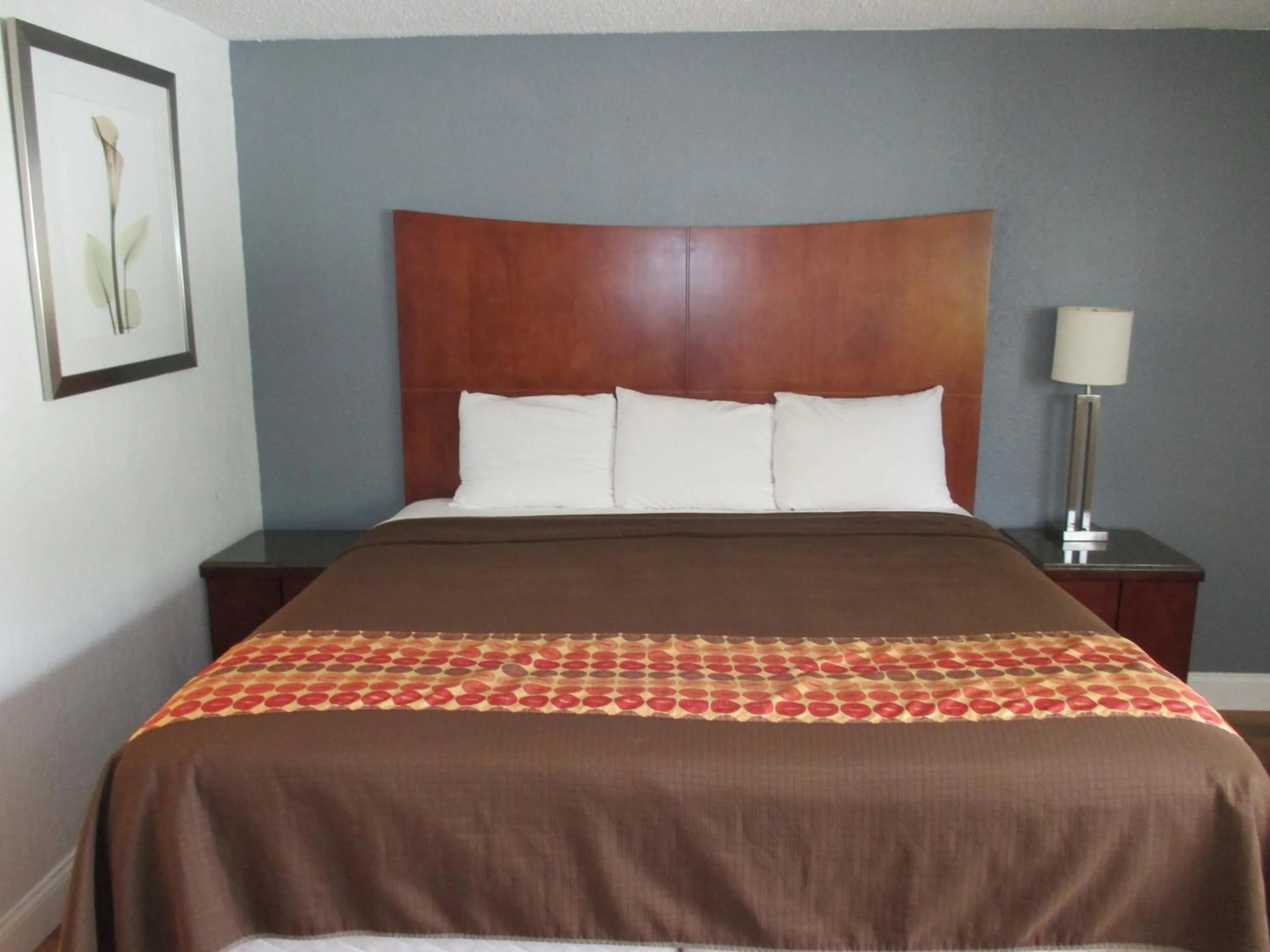 Bedroom, Bed in Travel Inn and Suites