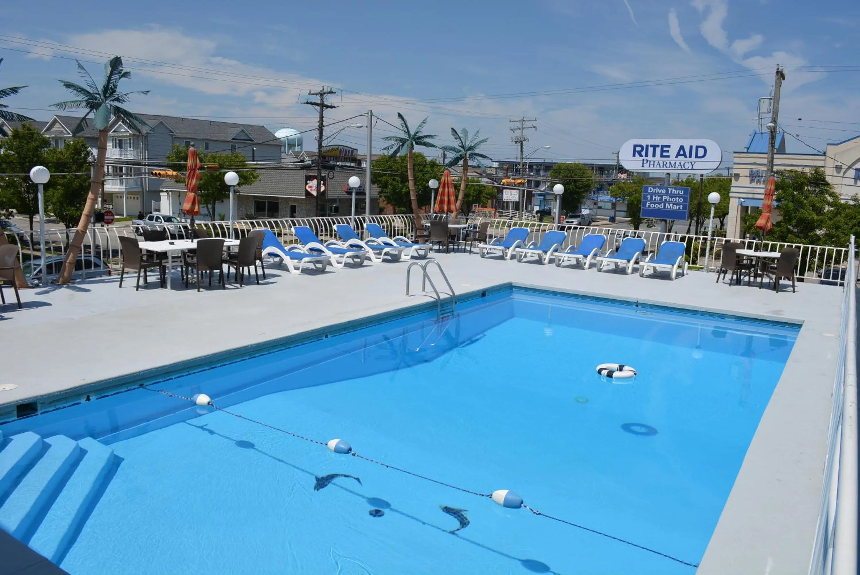 Swimming pool in Royal Court Motel