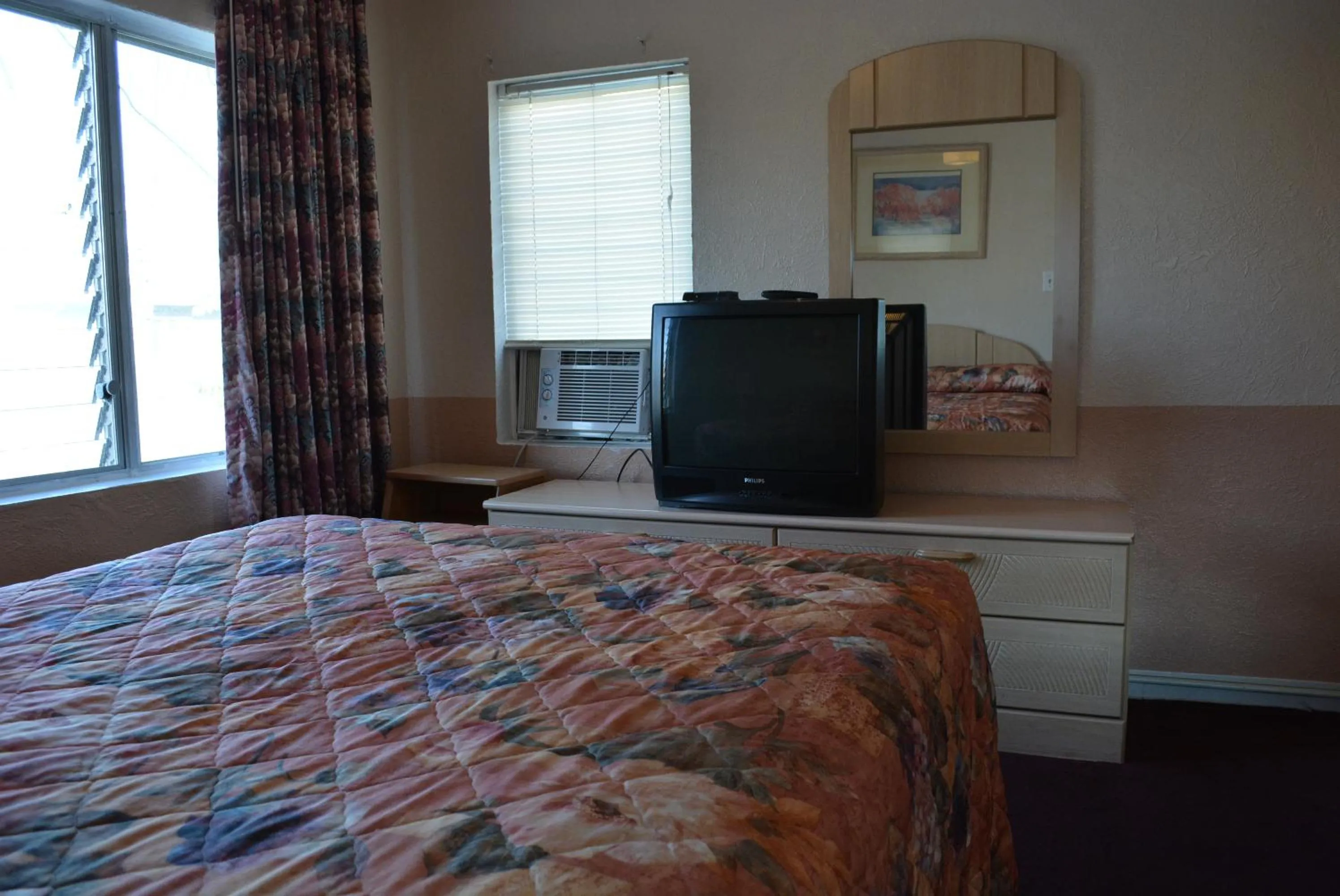 Day, Bed in Royal Court Motel