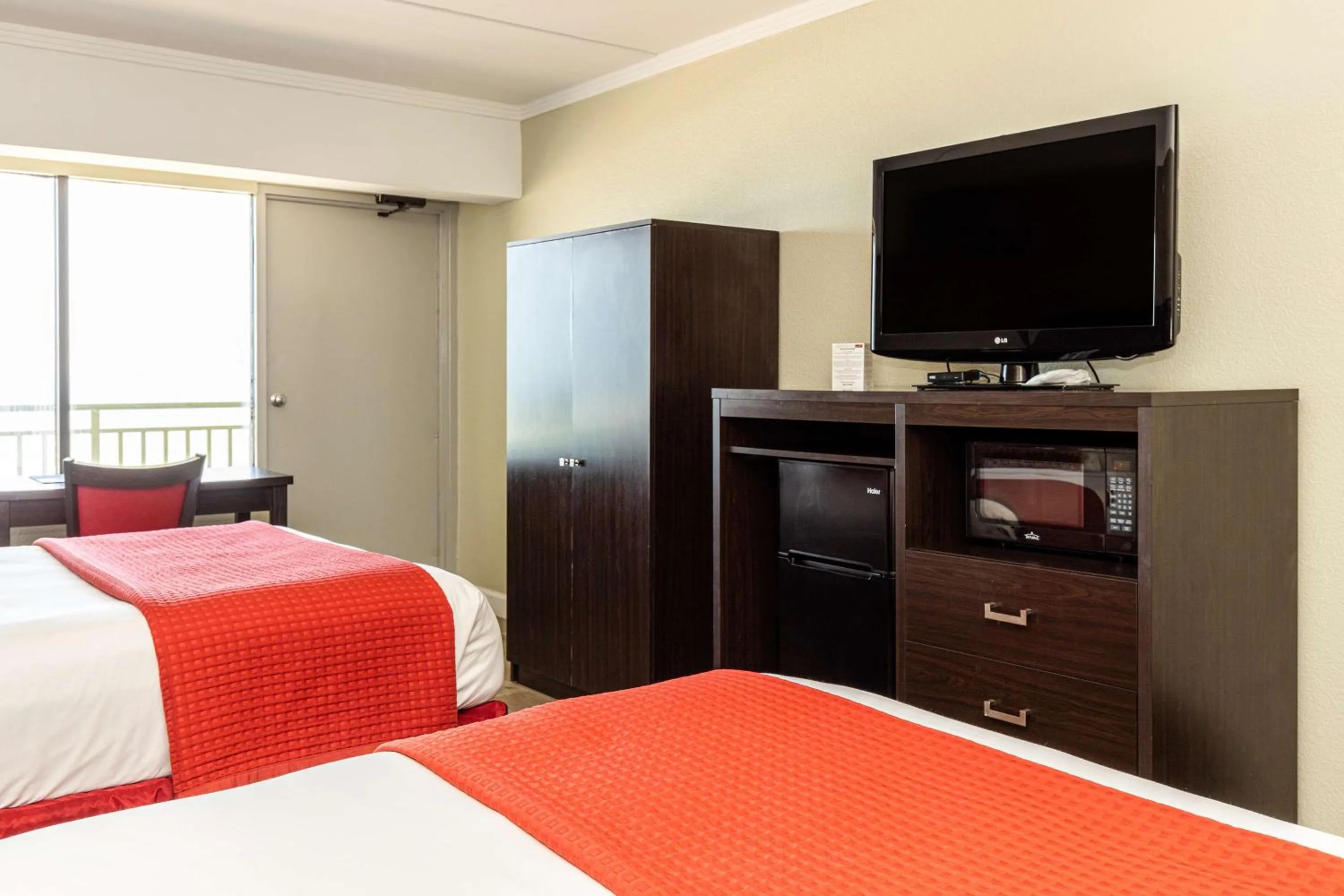 Photo of the whole room, Bed in Sandcastle Resort