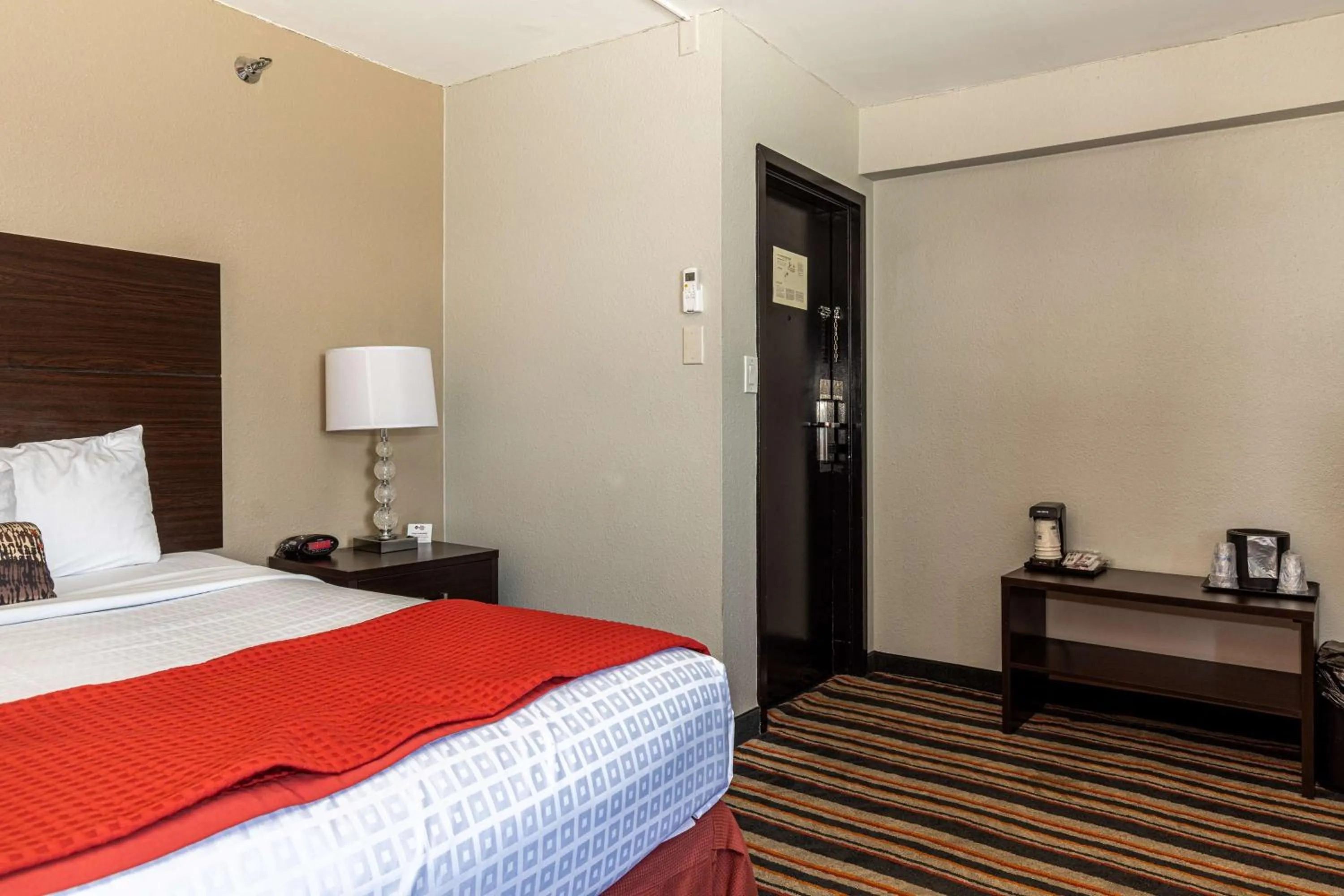 Photo of the whole room, Bed in Sandcastle Resort