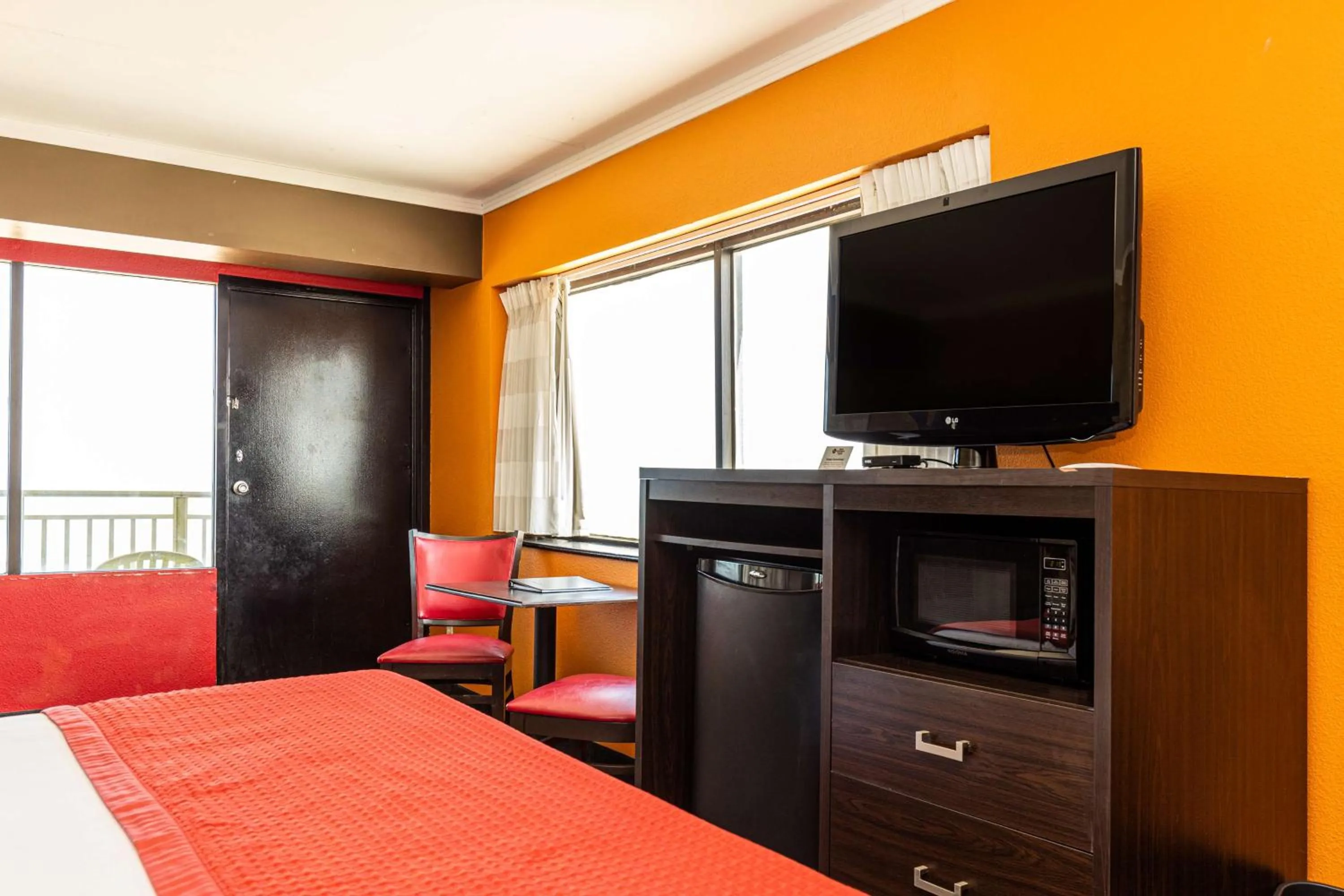 Photo of the whole room, Bed in Sandcastle Resort